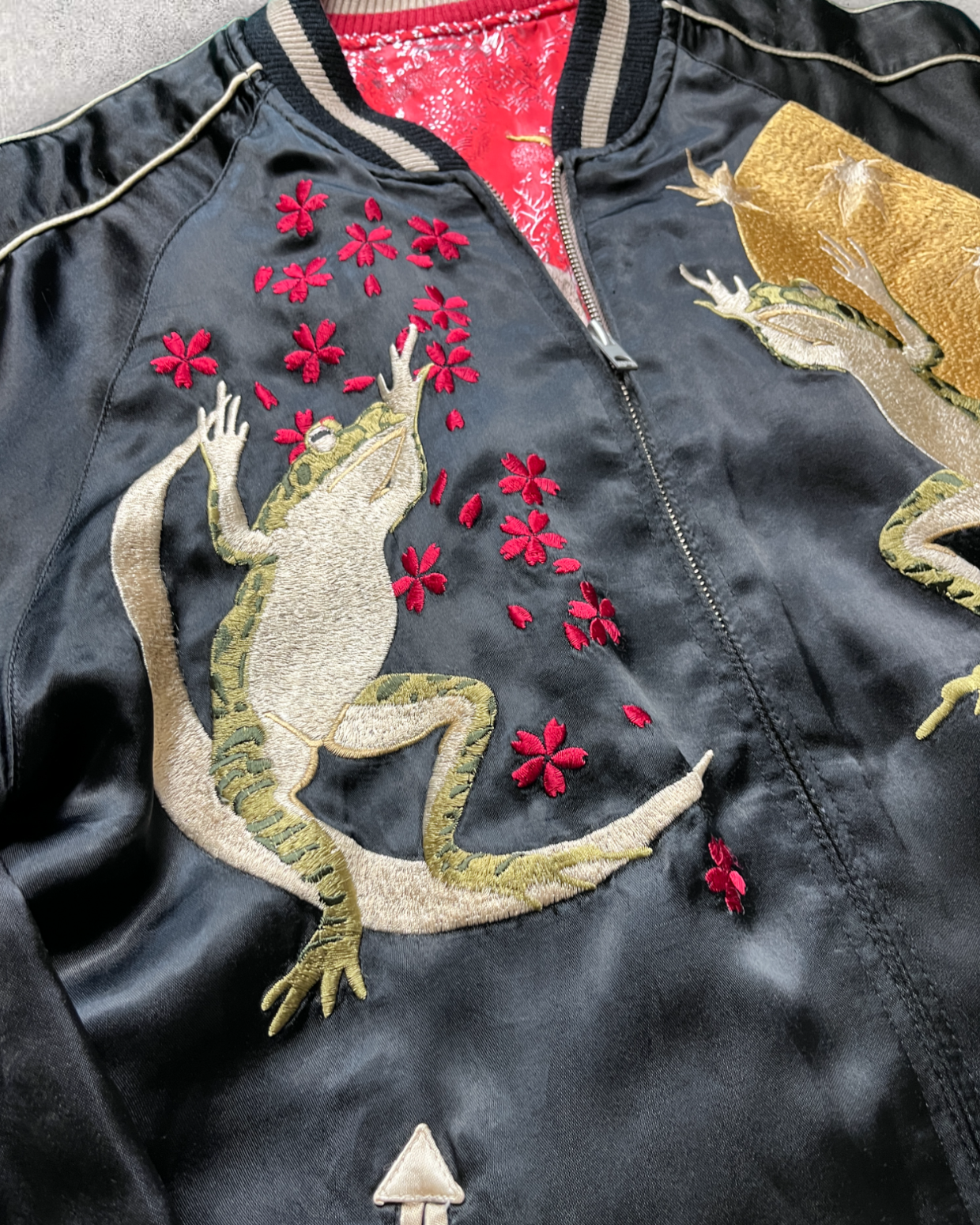 Ultra-Rare Reversible Sukajan: Popular Frog Design Jacket