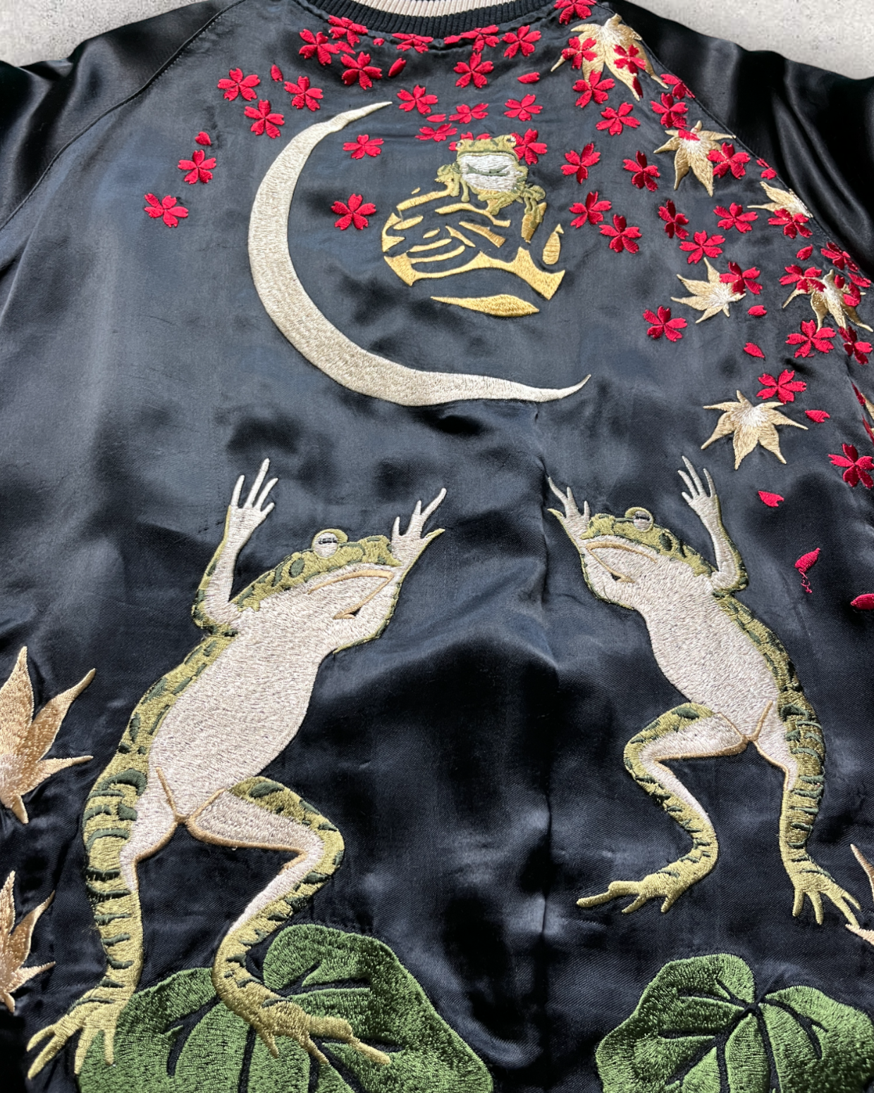 Ultra-Rare Reversible Sukajan: Popular Frog Design Jacket