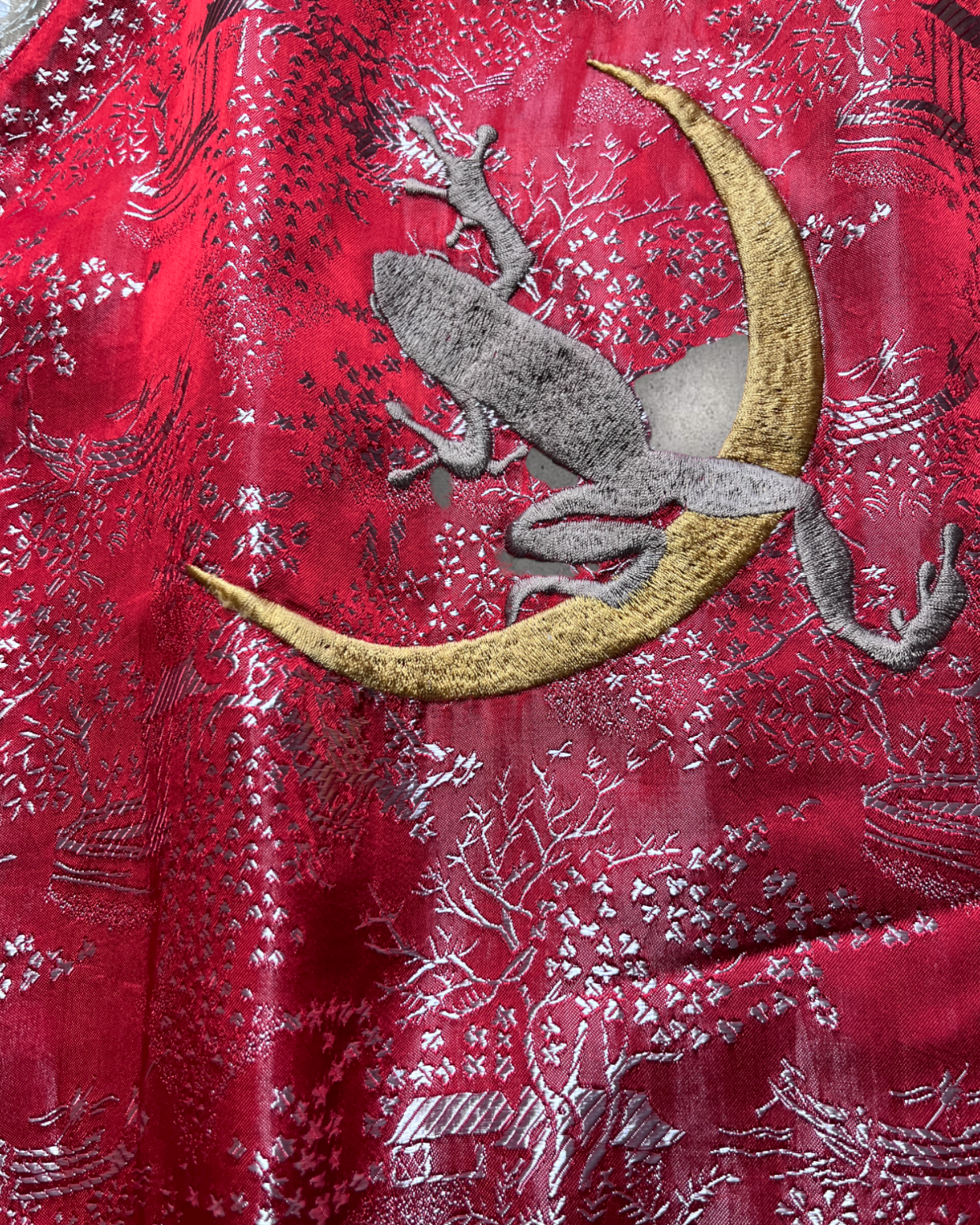 Ultra-Rare Reversible Sukajan: Popular Frog Design Jacket