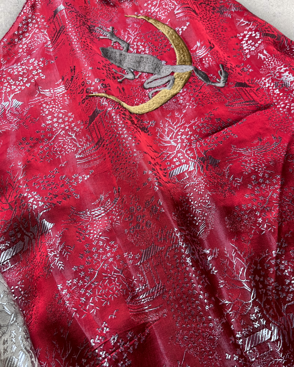Ultra-Rare Reversible Sukajan: Popular Frog Design Jacket