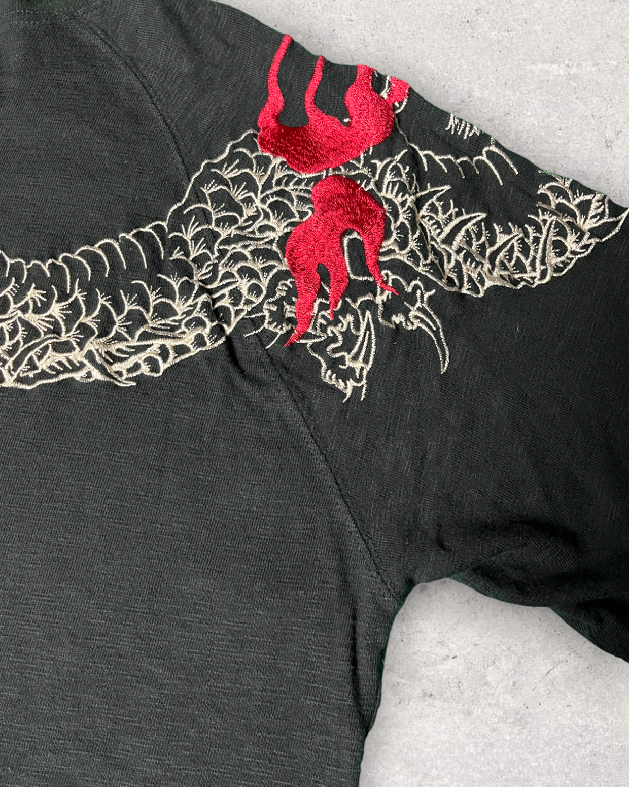 SATORI Japanese Pattern Ryu, Wave, Red Fuji, Crescent Moon Embroidery Short-sleeved | Vintage T-shirt