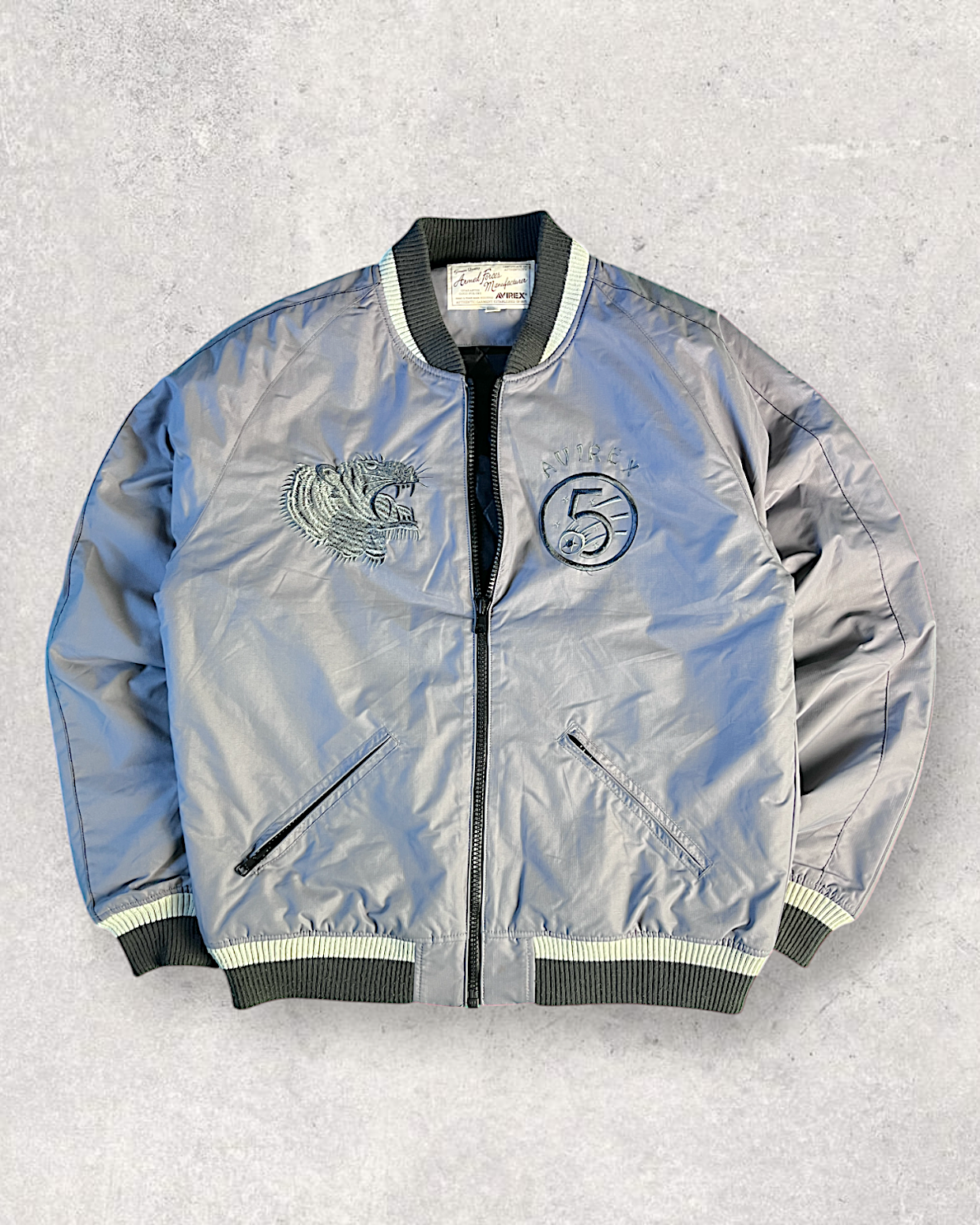 AVIREX USA 日本　虎限定　スカジャン　100%silk Unisex AVIREX USA 日本 虎限定 スカジャン 100%silk Unisex