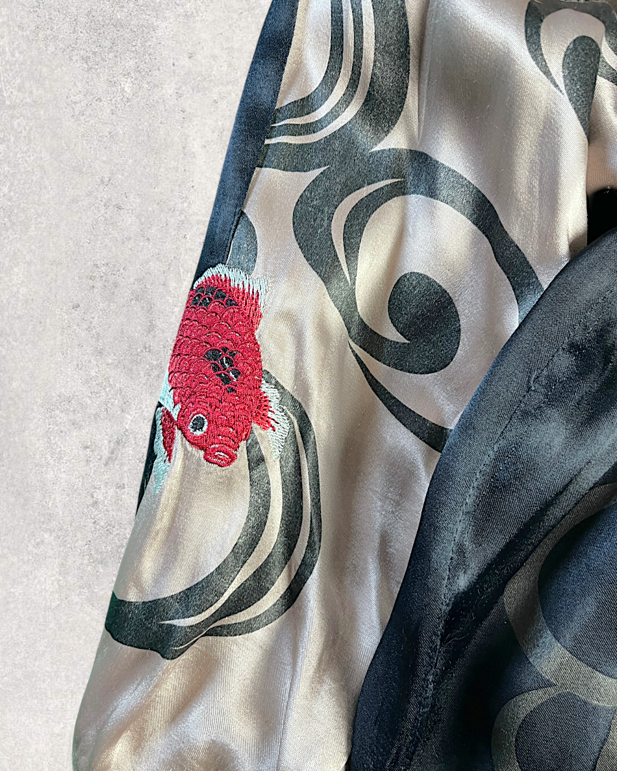 【XXL】 Miyabi Musubi Reversible Sukajan – Dragon & Tiger / Goldfish & Lotus Embroidery Souvenir Jacket