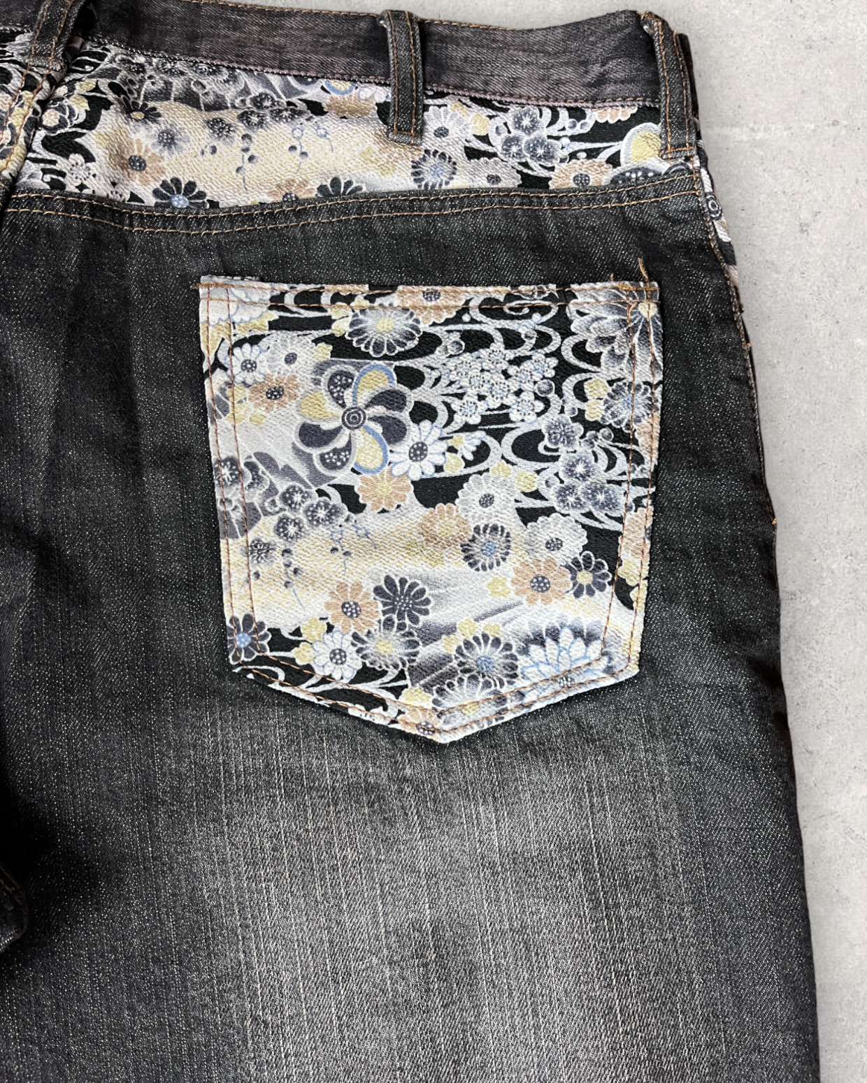 [KOI ON THE BACK POCKET] Vintage