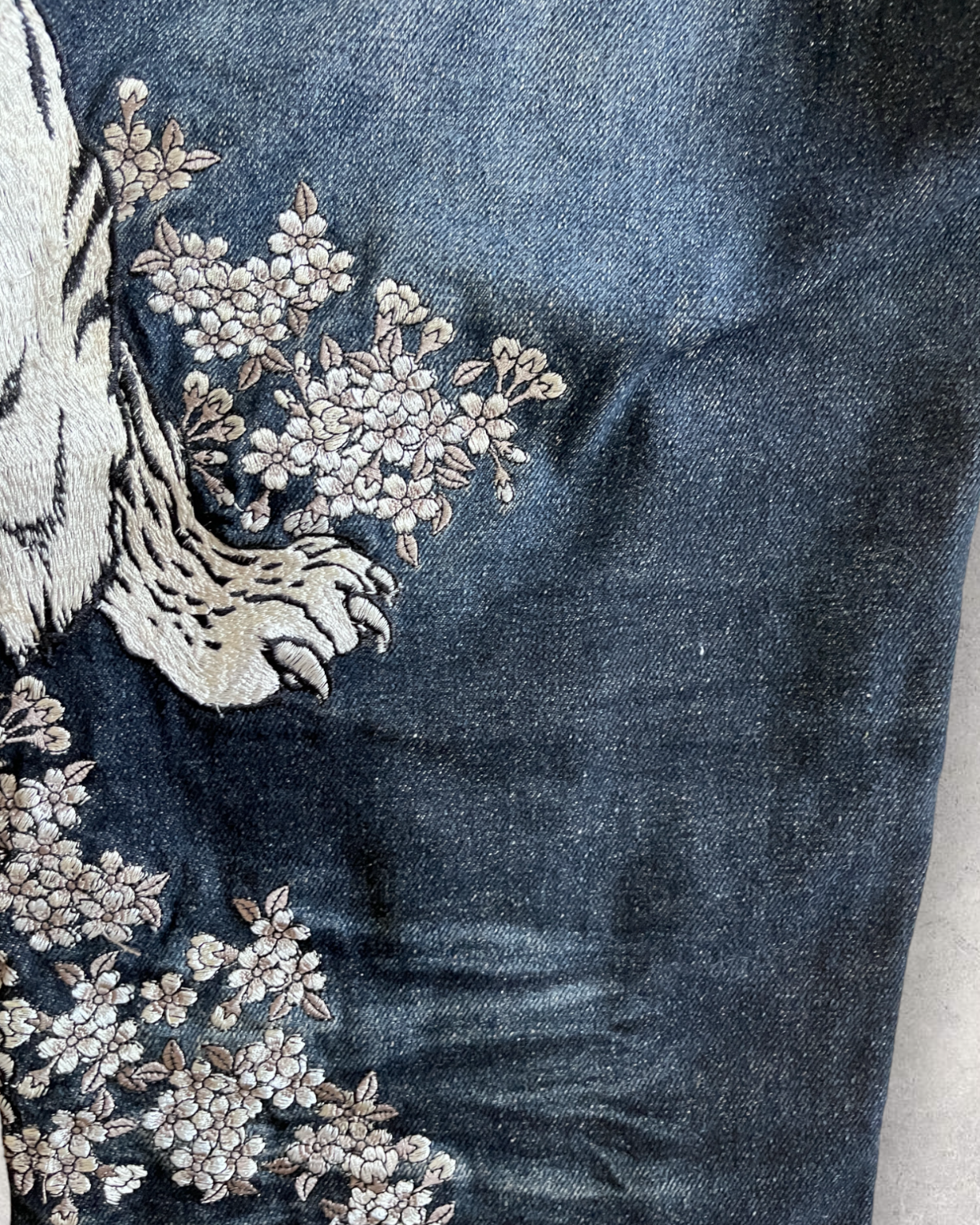 Japanese white tiger and pattern embroidery vintage jeans