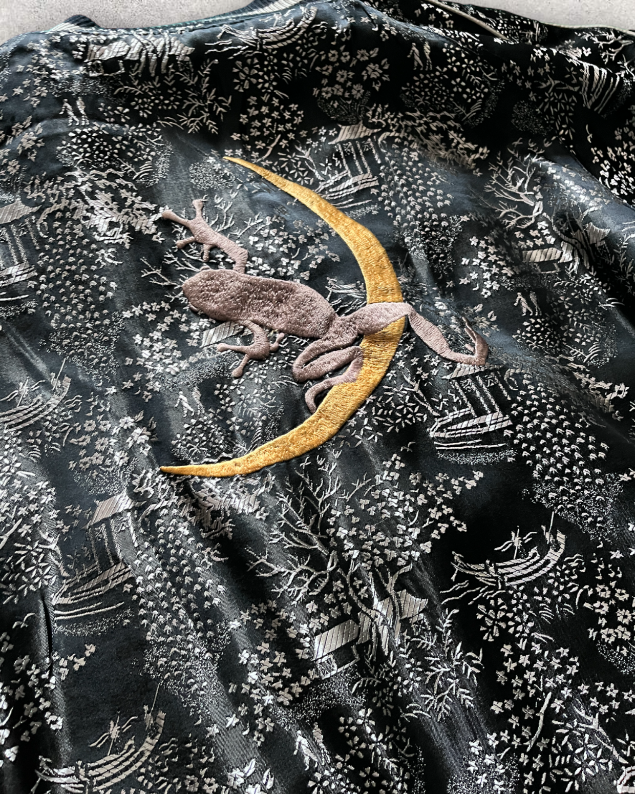 Ultra-Rare Reversible Sukajan: Popular Frog Black Jacket