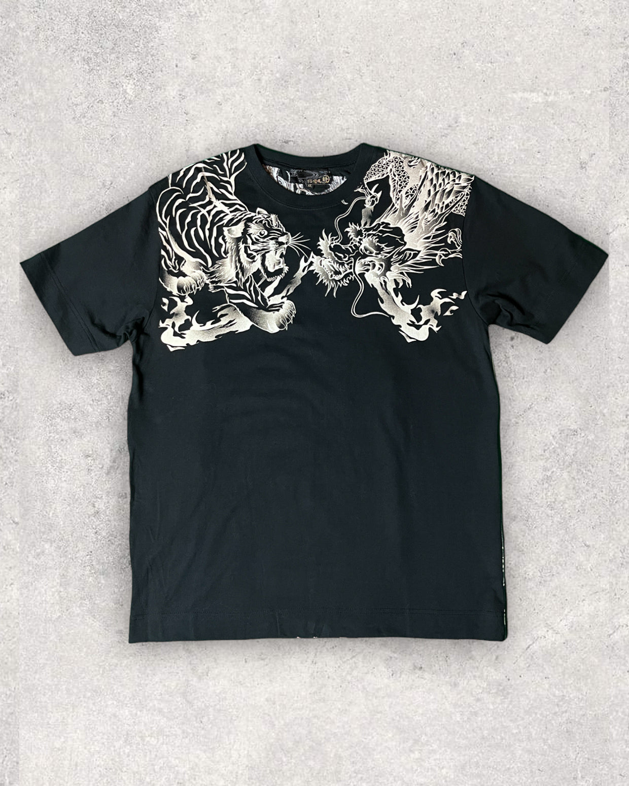[Rare] KARAKURI-TAMASHII IKI Dragon and Tiger Embroidery Vintage T-shirt XL Large size