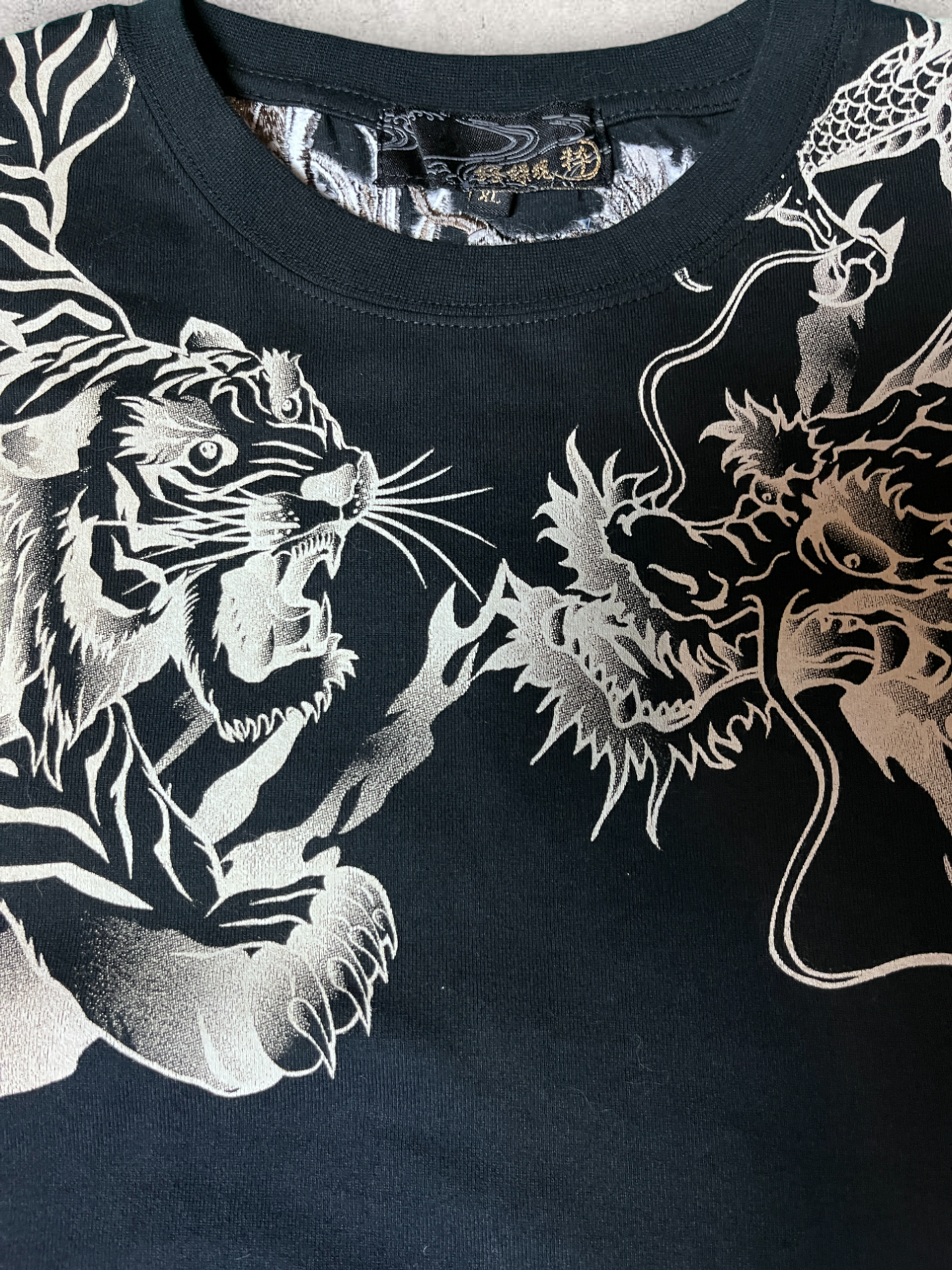 [Rare] KARAKURI-TAMASHII IKI Dragon and Tiger Embroidery Vintage T-shirt XL Large size