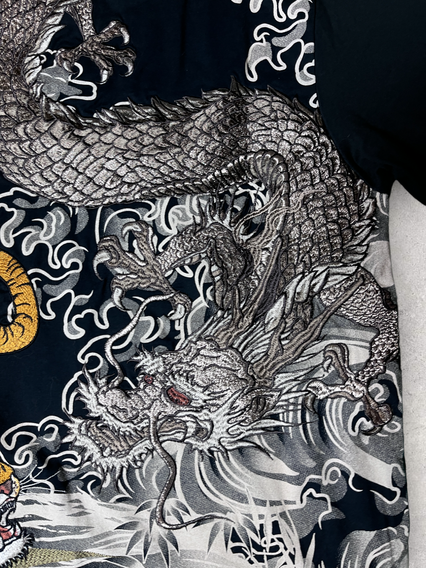[Rare] KARAKURI-TAMASHII IKI Dragon and Tiger Embroidery Vintage T-shirt XL Large size