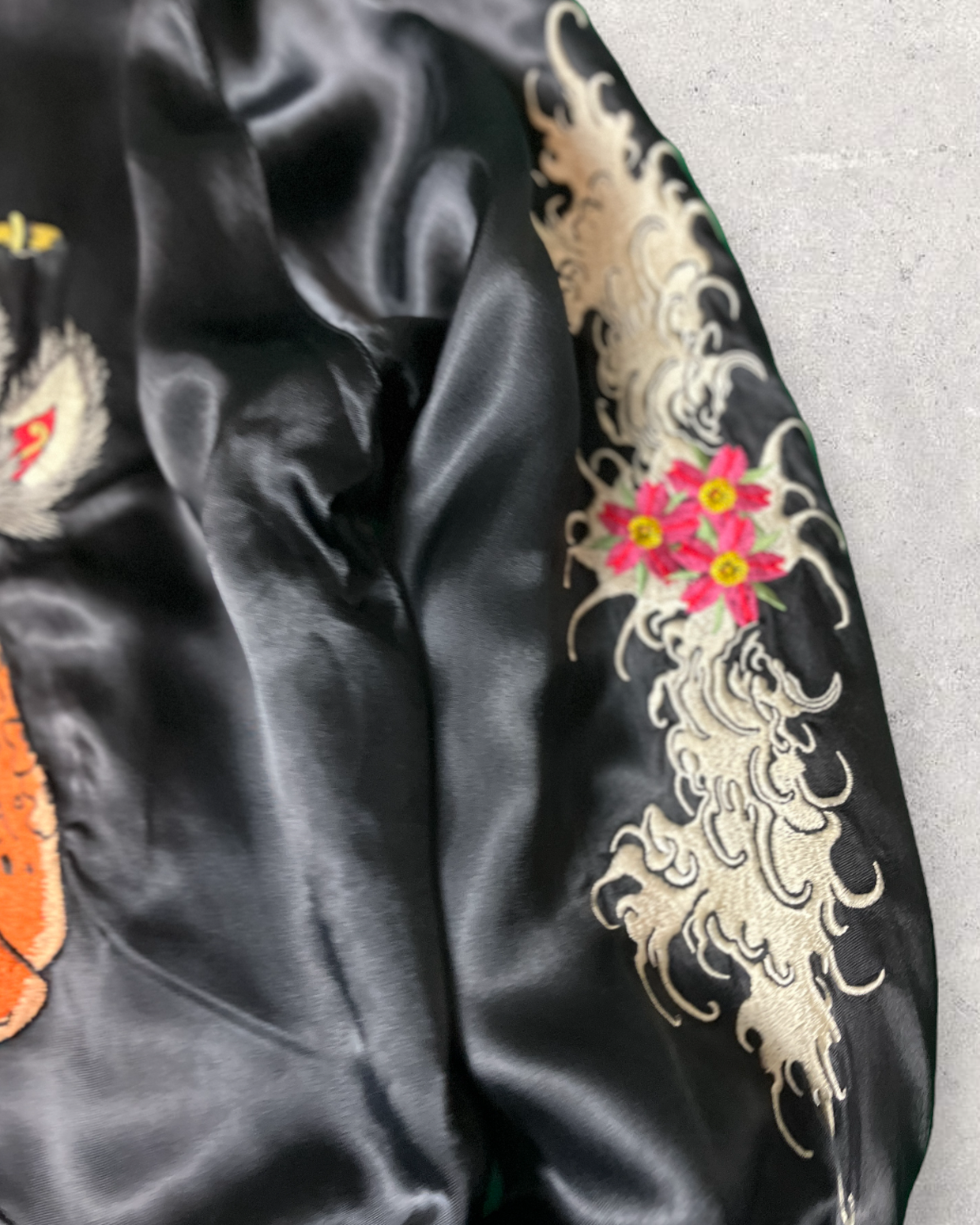 Super Rare One-of-a-Kind Sakura Skajan with Japanese Pattern Embroidery | Autumn/winter | Vintage