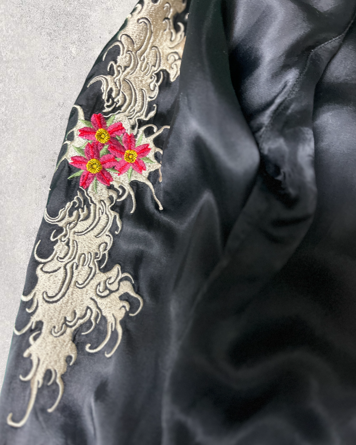 Super Rare One-of-a-Kind Sakura Skajan with Japanese Pattern Embroidery | Autumn/winter | Vintage
