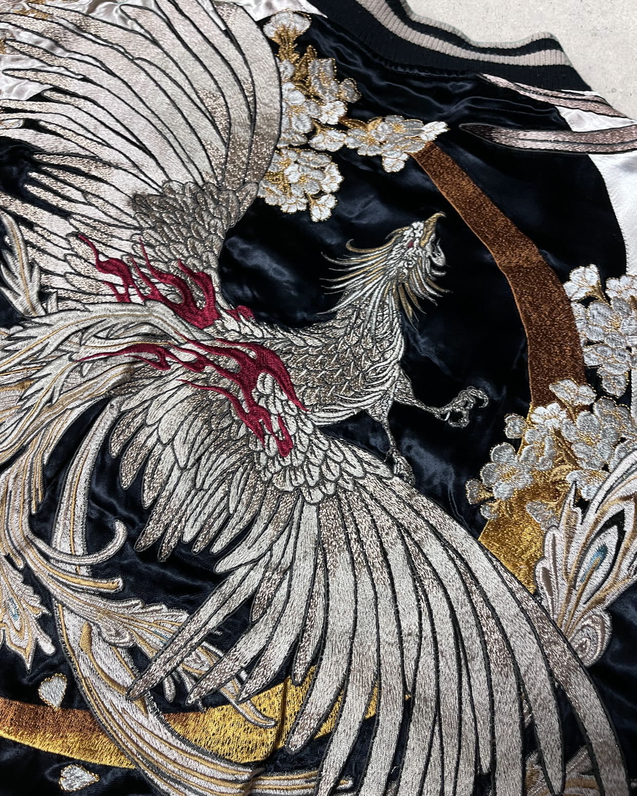 Gorgeous embroidery KARAKURI-TAMASHII iki Rayon Satin Reversible Skajan Japanese Pattern Tiger Dragon Phenix | Spring/Autumn | Vintage