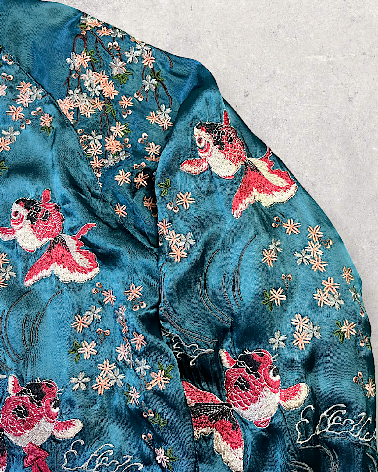 [M] [Blue] Reversible sukajan with austere cherry blossoms and goldfish