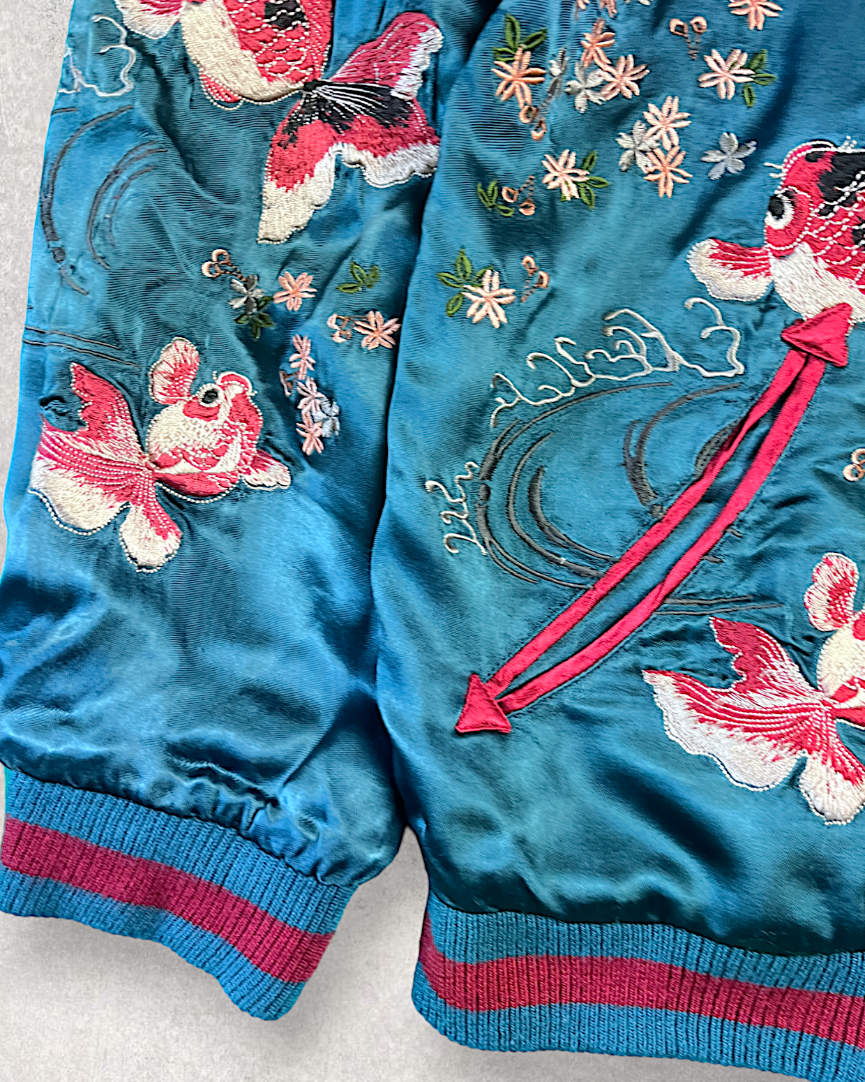[M] [Blue] Reversible sukajan with austere cherry blossoms and goldfish