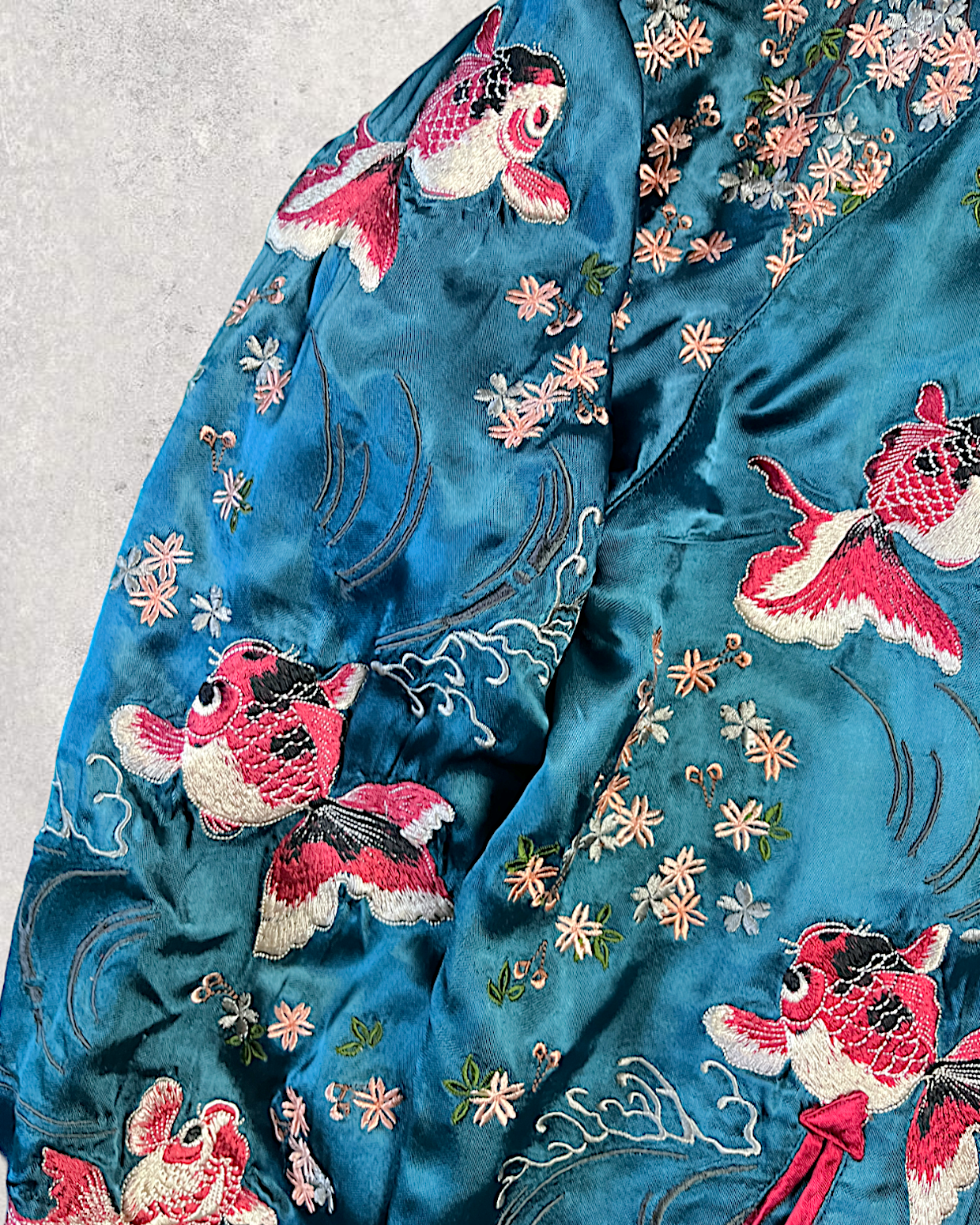 [M] [Blue] Reversible sukajan with austere cherry blossoms and goldfish