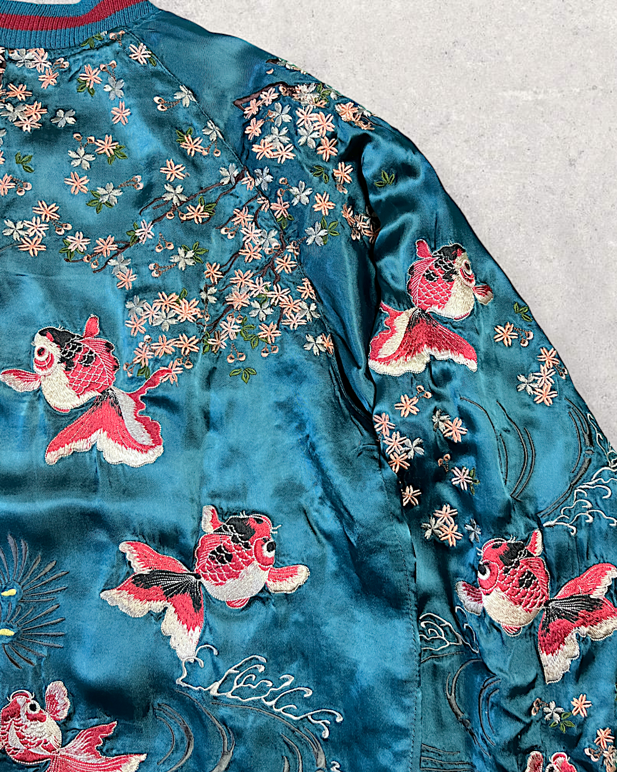 [M] [Blue] Reversible sukajan with austere cherry blossoms and goldfish