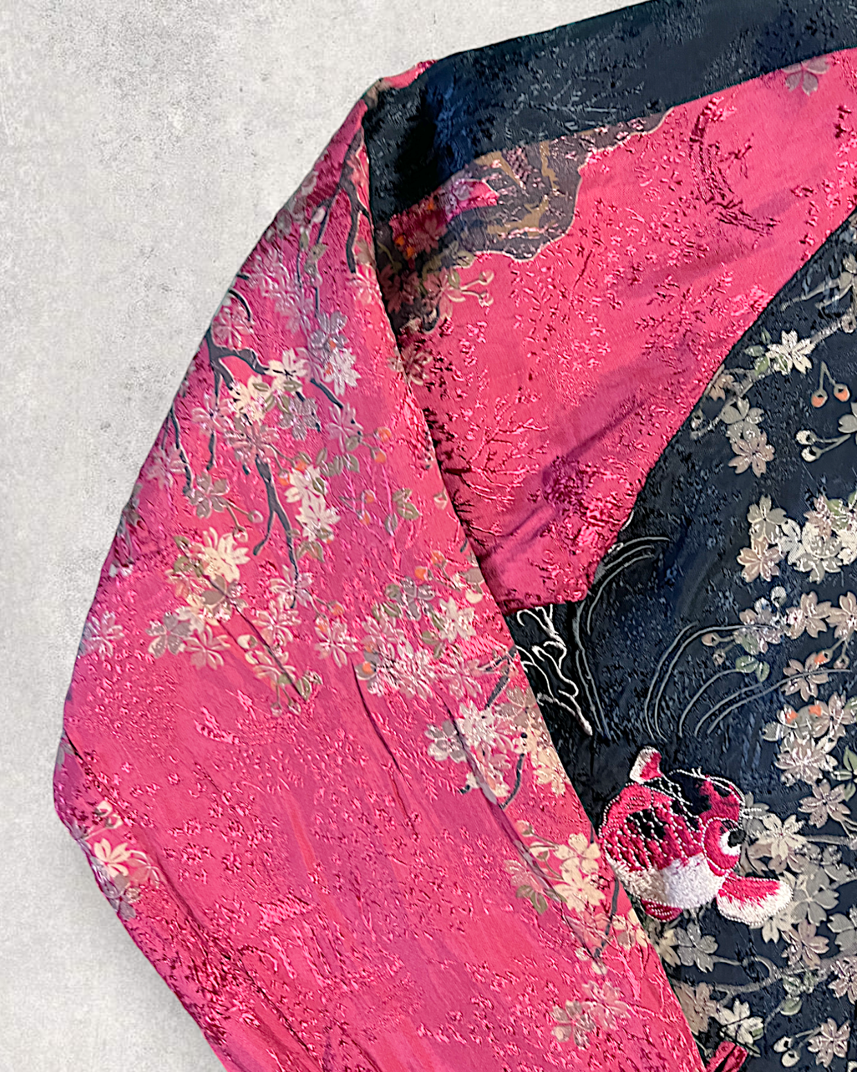 [M] [Blue] Reversible sukajan with austere cherry blossoms and goldfish
