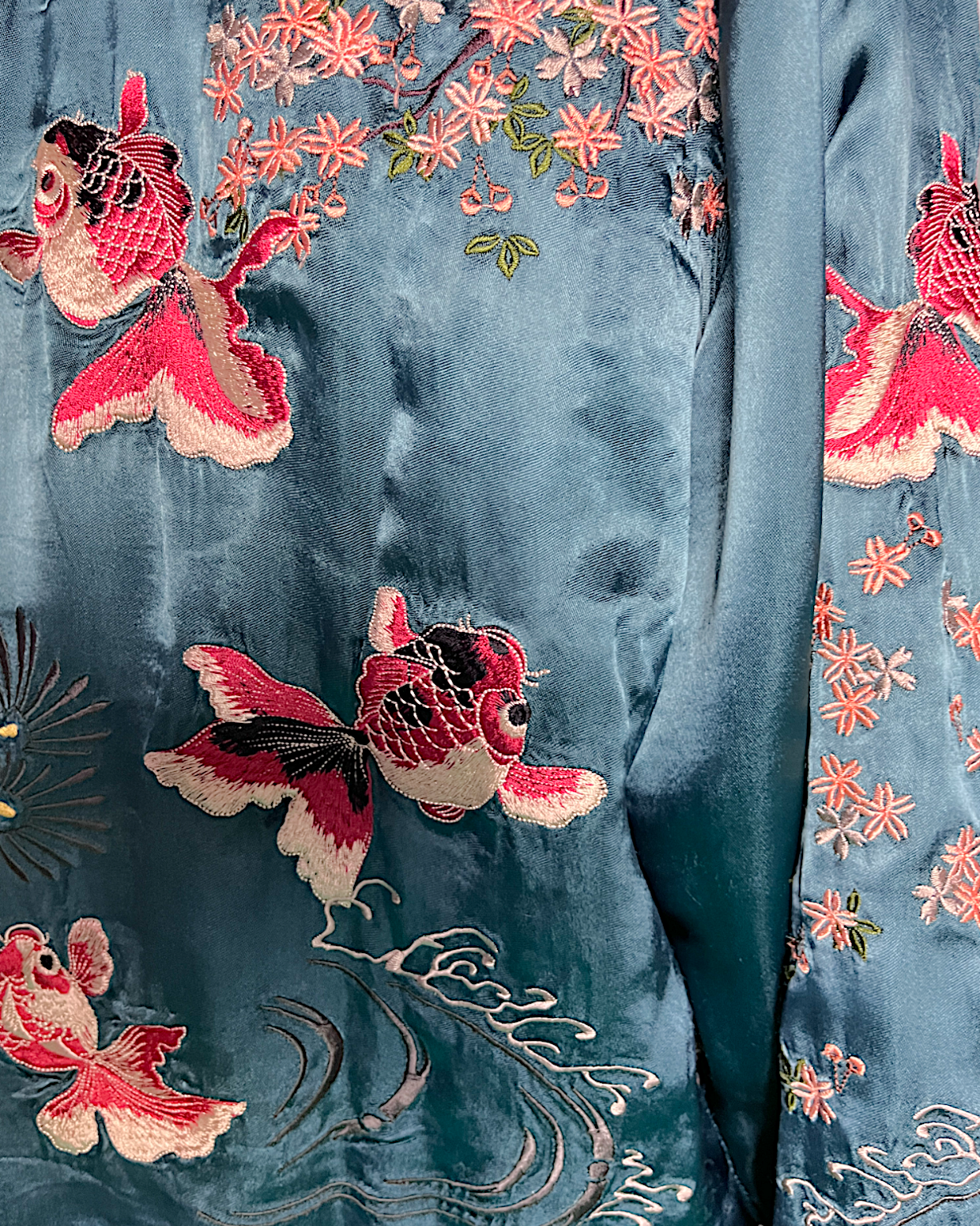 [M] [Blue] Reversible sukajan with austere cherry blossoms and goldfish