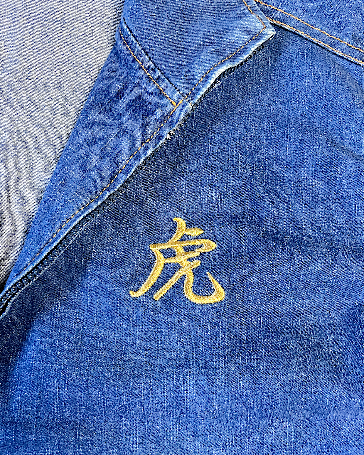[L][Rare and Bespoke] TKS2 [overwhelming presence] Sukajan Blouson Tiger Tiger  Denim Jacket Embroidery Stretch Stretch Zip-up M-L Equivalent | Vintage
