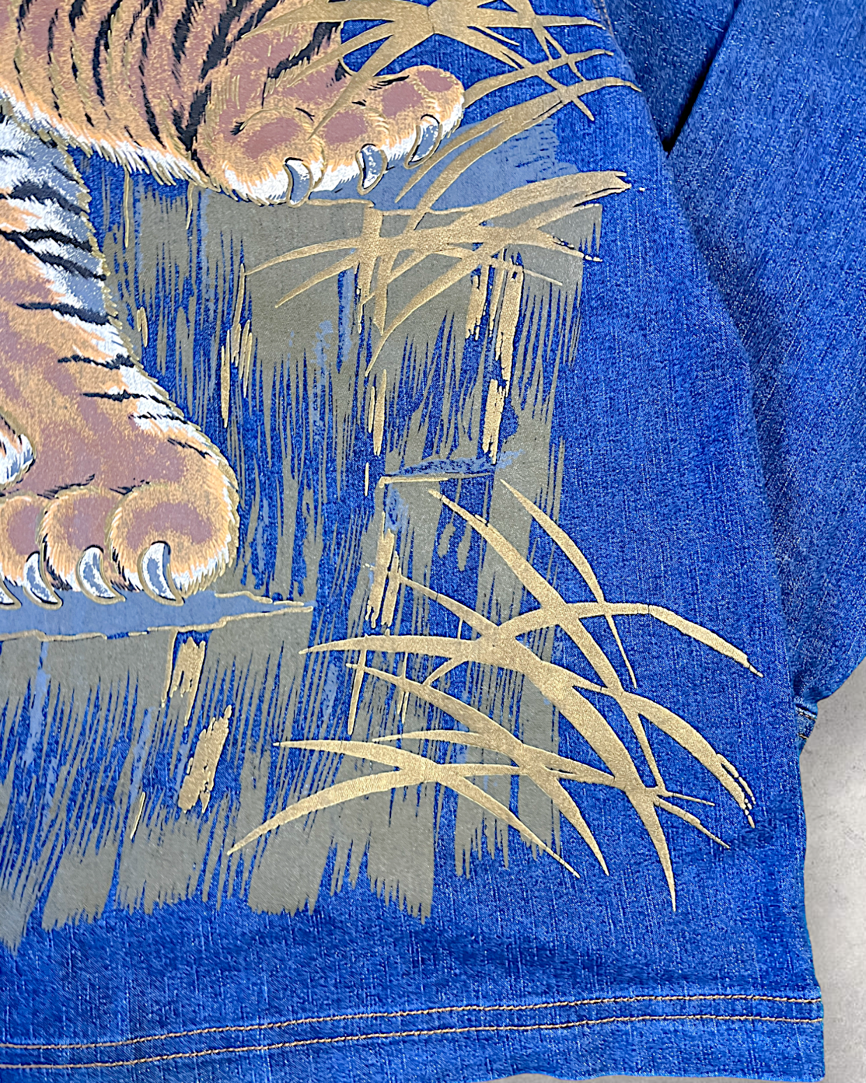 [L][Rare and Bespoke] TKS2 [overwhelming presence] Sukajan Blouson Tiger Tiger  Denim Jacket Embroidery Stretch Stretch Zip-up M-L Equivalent | Vintage