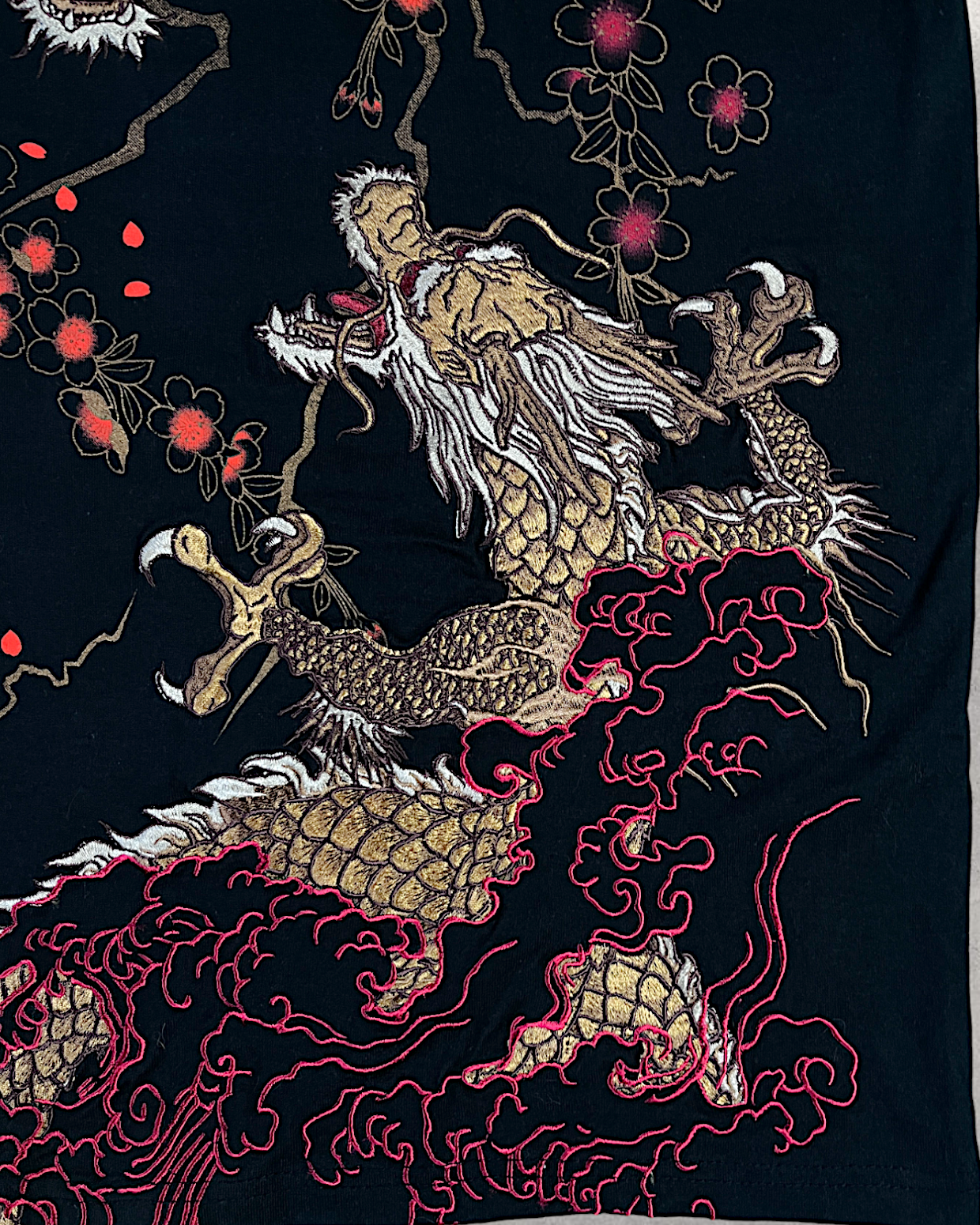 [XL] Rare embroidery double dragon t-shirts