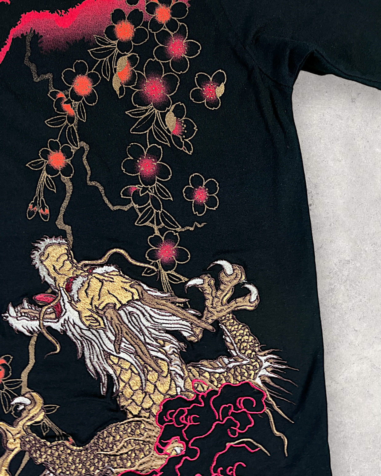[XL] Rare embroidery double dragon t-shirts