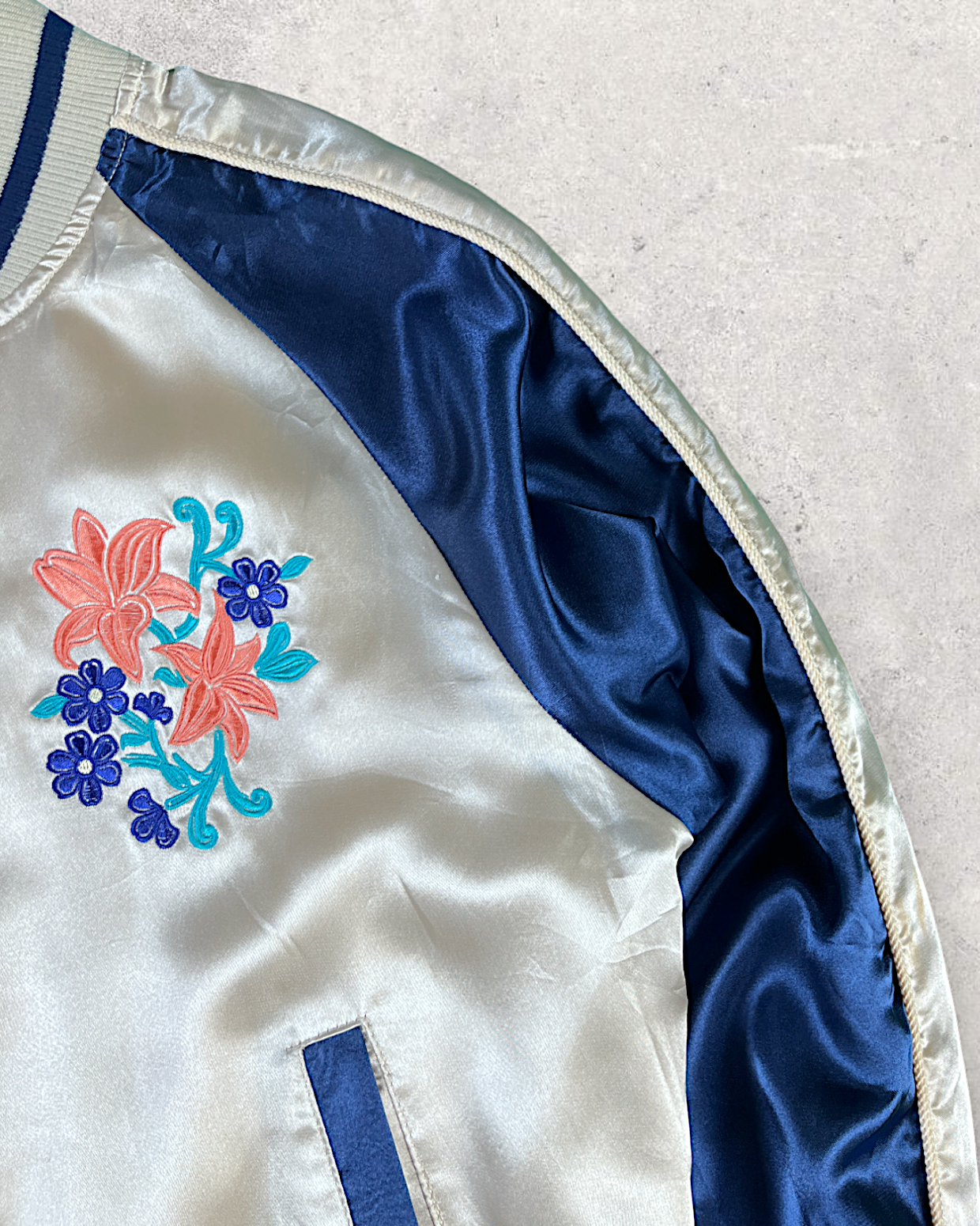 [S or M] Very pretty design with lovely coloring sukajan | Vintage jacket