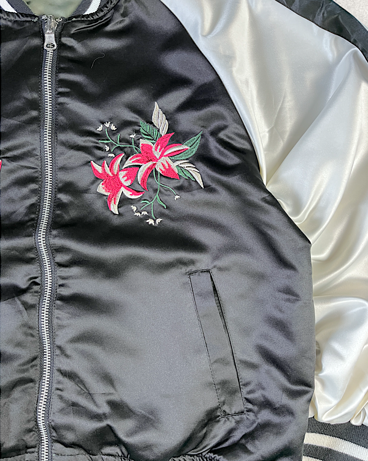 [S] Flight jacket with pretty flowers and any coordinates | Vintage jacket