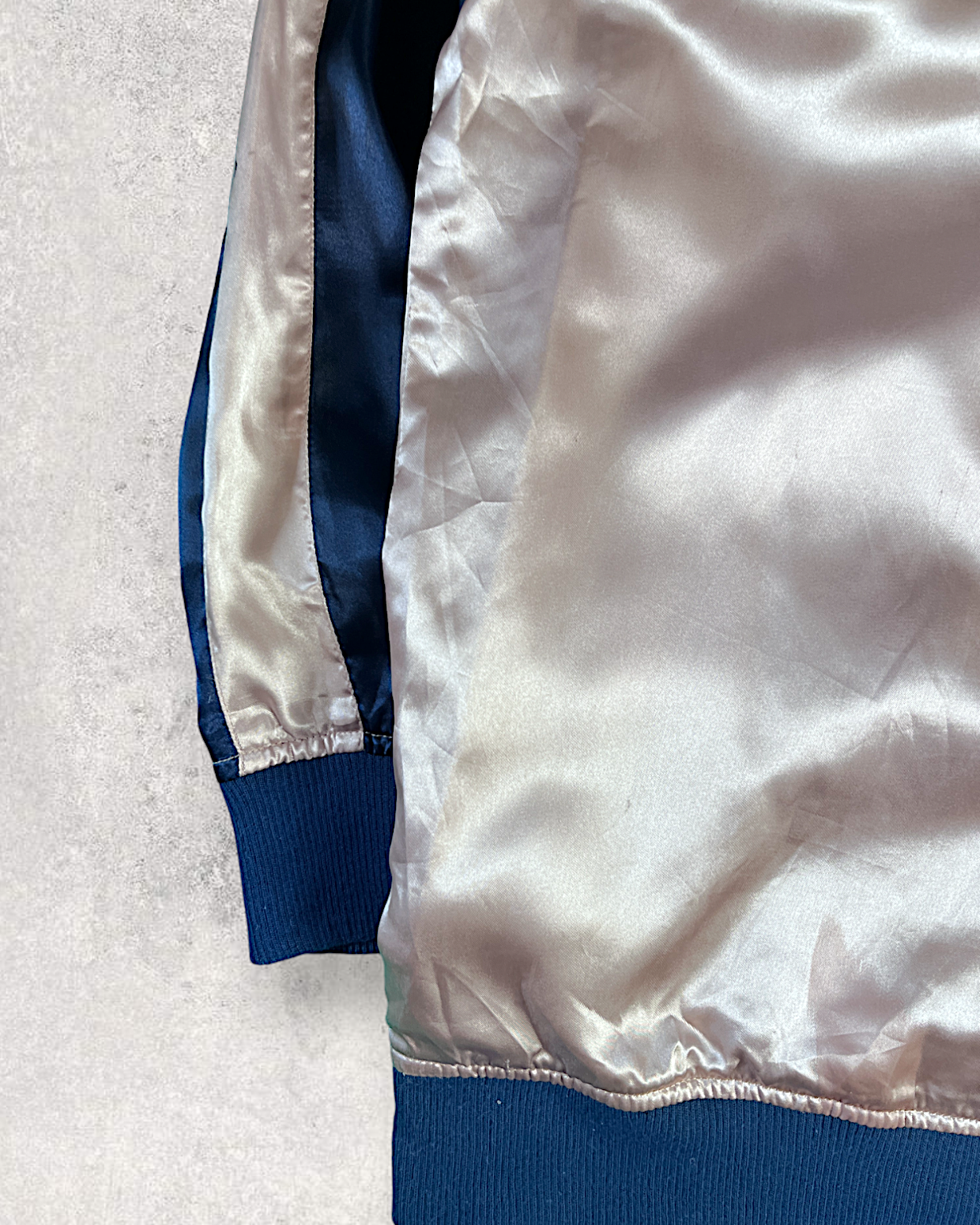 Thin jacket perfect for early spring and not to be worn by others | Vintage jacket