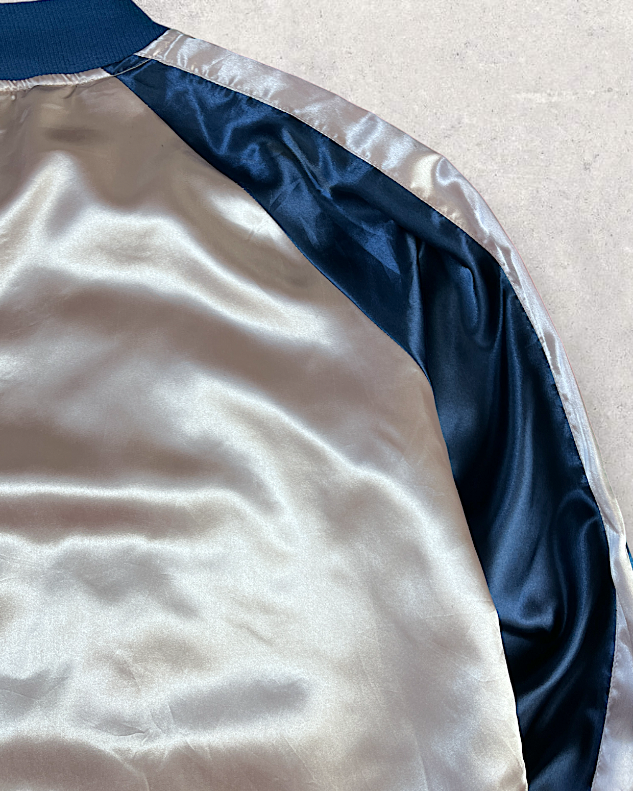 Thin jacket perfect for early spring and not to be worn by others | Vintage jacket