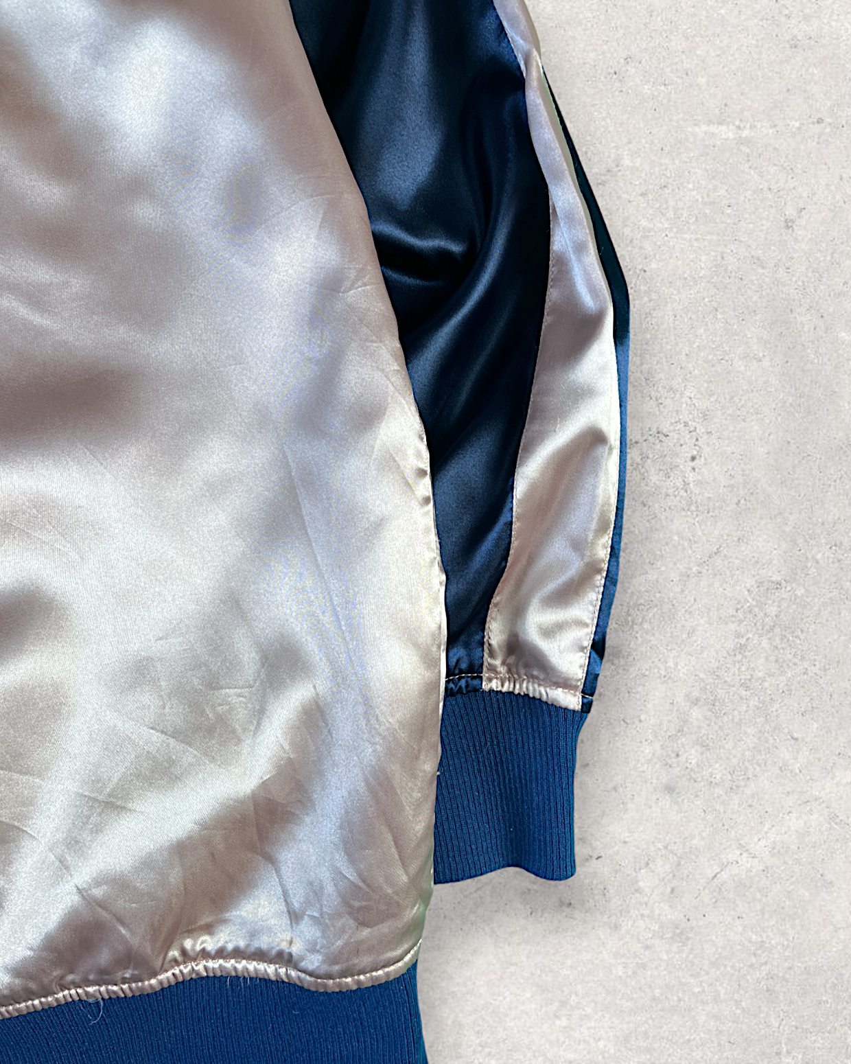 Thin jacket perfect for early spring and not to be worn by others | Vintage jacket