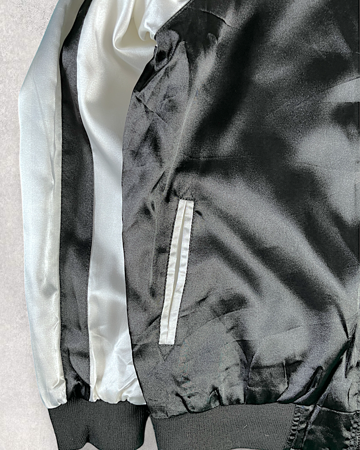[M] Nice navy blue feature bird and distinctive design on the back | Vintage jacket