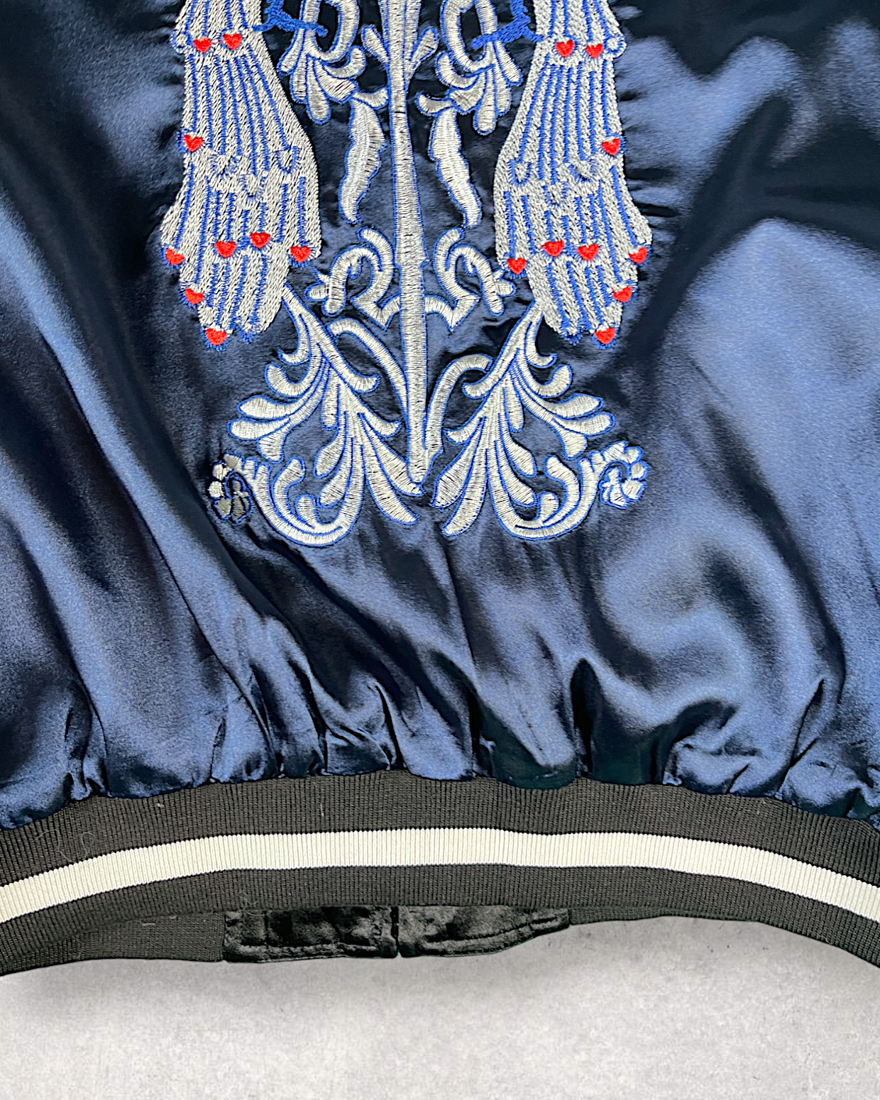 [M] Nice navy blue feature bird and distinctive design on the back | Vintage jacket