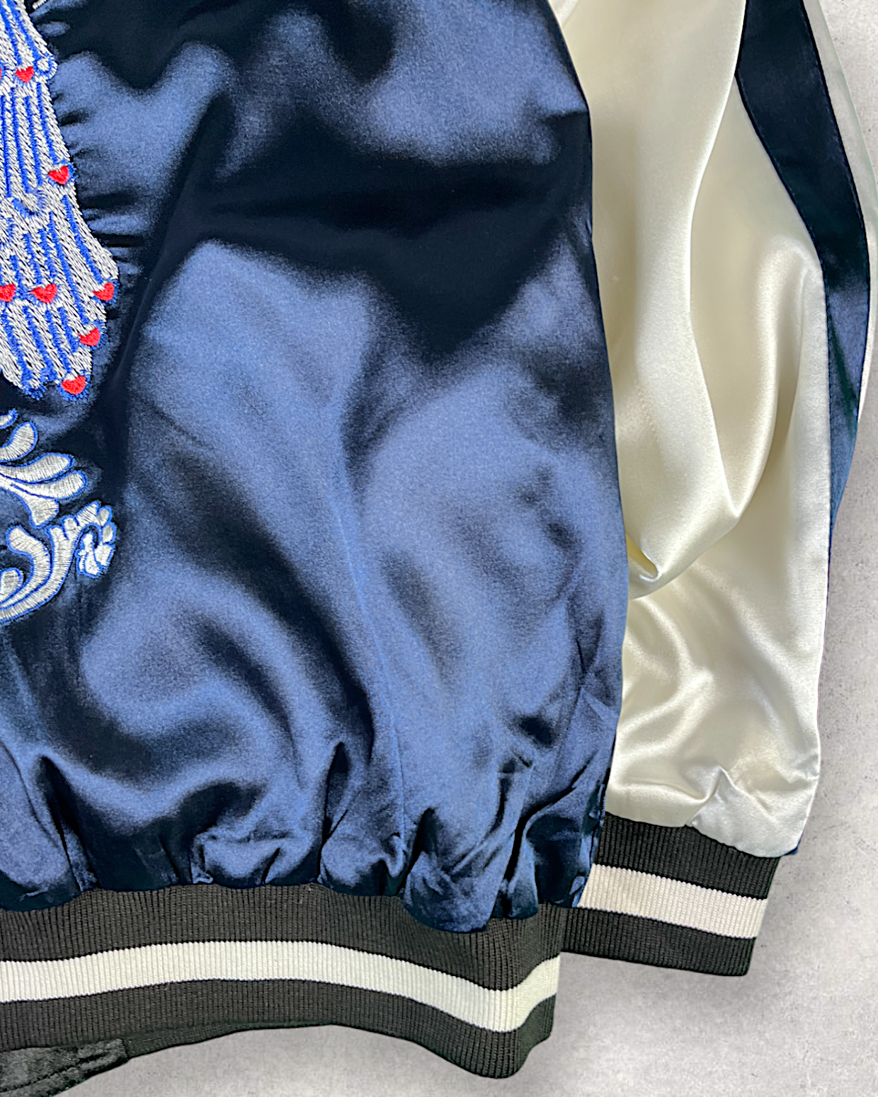 [M] Nice navy blue feature bird and distinctive design on the back | Vintage jacket
