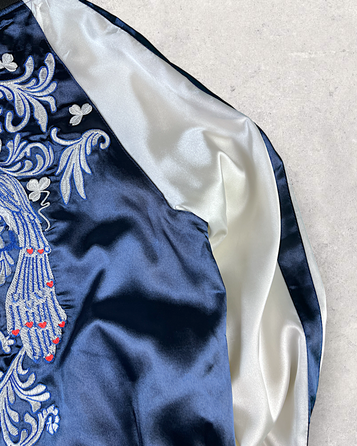 [M] Nice navy blue feature bird and distinctive design on the back | Vintage jacket