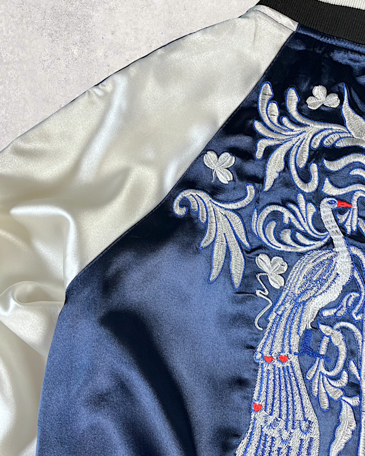 [M] Nice navy blue feature bird and distinctive design on the back | Vintage jacket