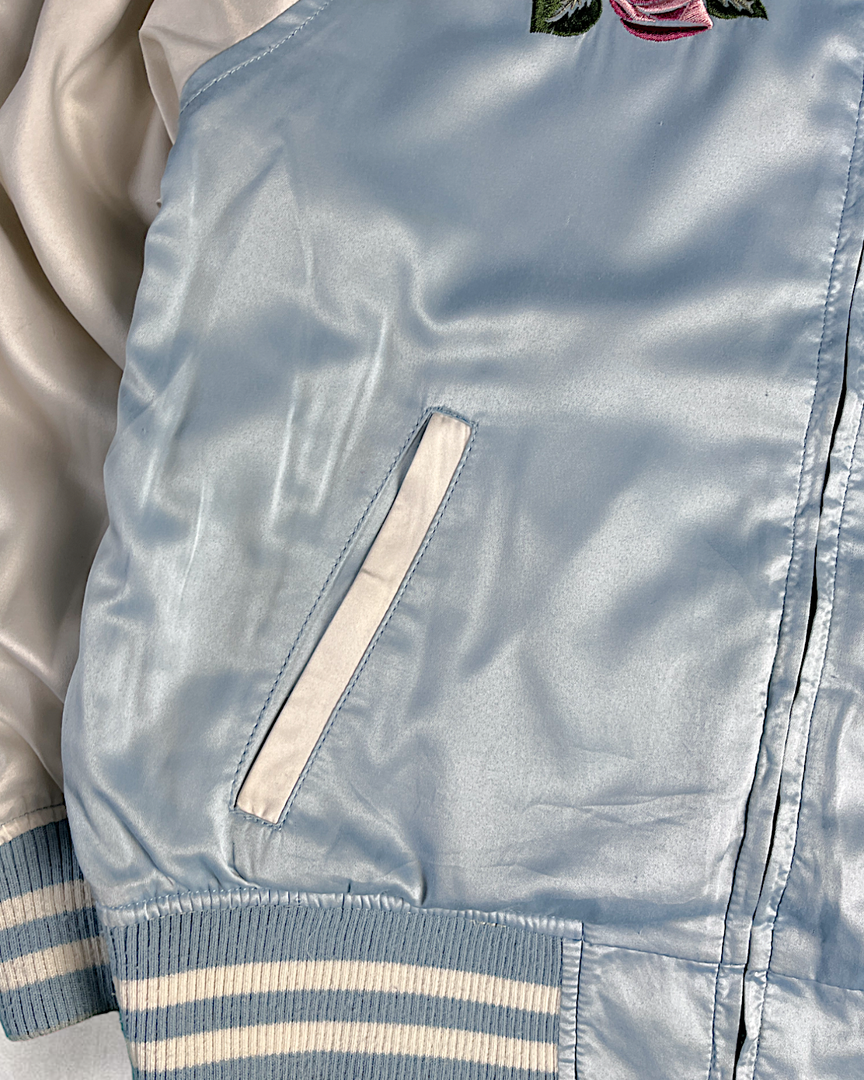 [S] Flight jackets with colors perfect for spring and suitable for any kind of coordination. | Vintage sukajan