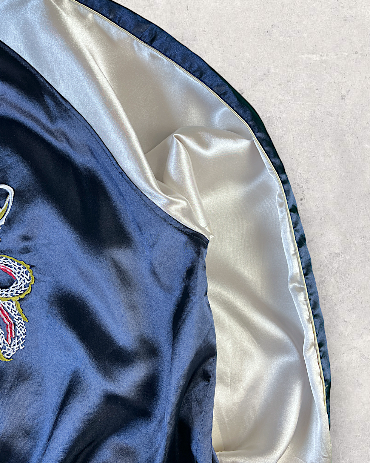 [LL] Thin design of eagle and dragon representing Skajan | Vintage jacket