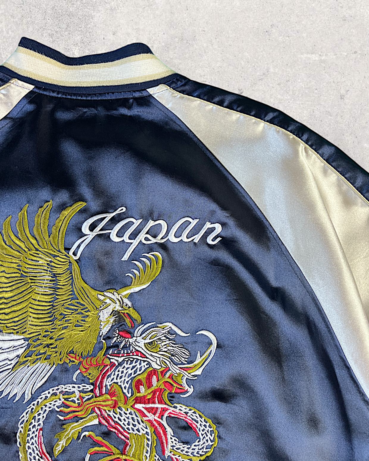 [LL] Thin design of eagle and dragon representing Skajan | Vintage jacket
