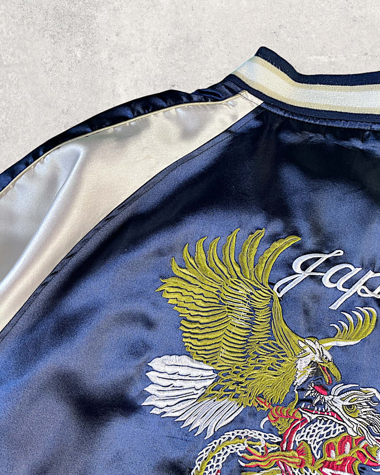 [LL] Thin design of eagle and dragon representing Skajan | Vintage jacket