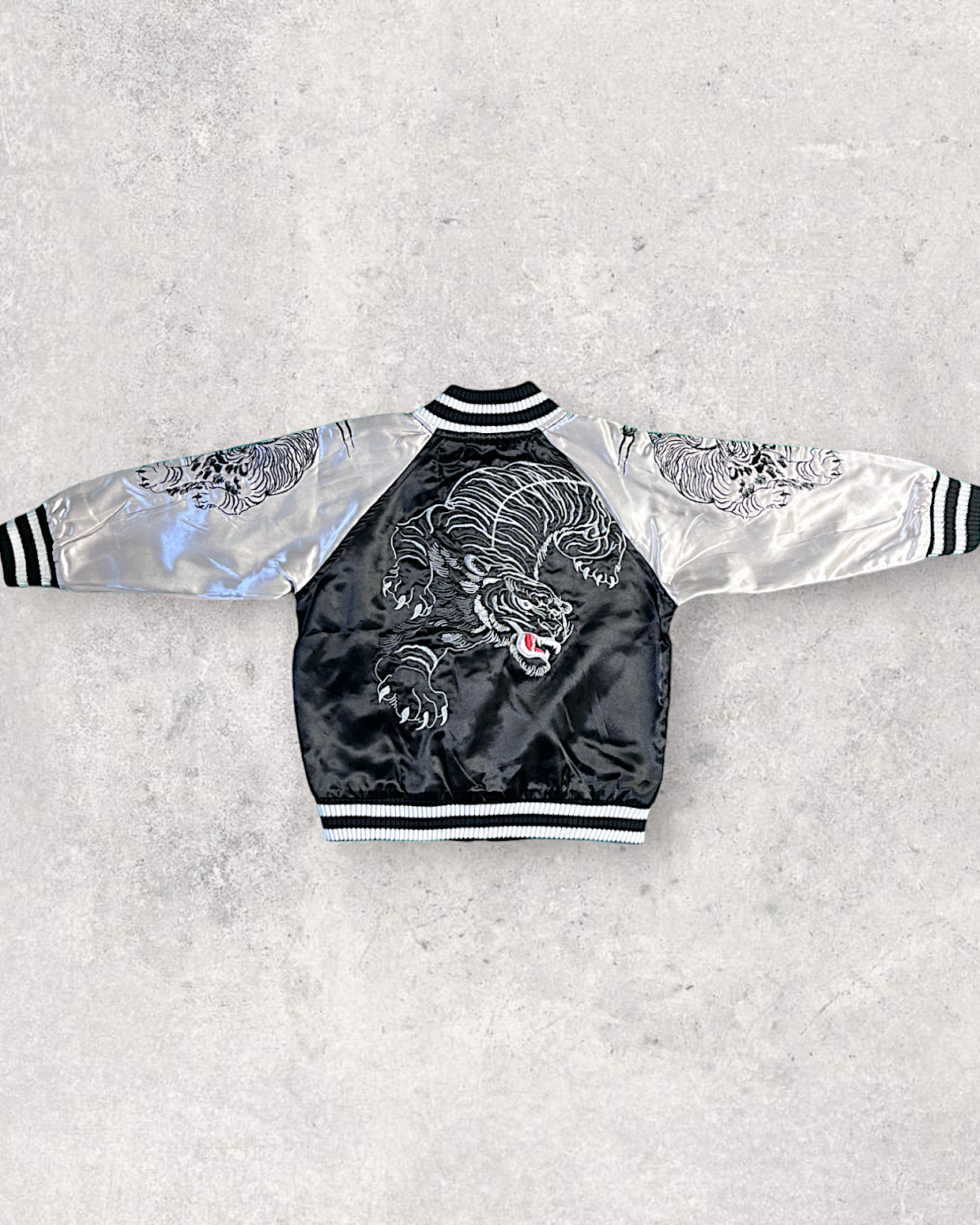 [100] Kids black tiger sukajan | Vintage jacket