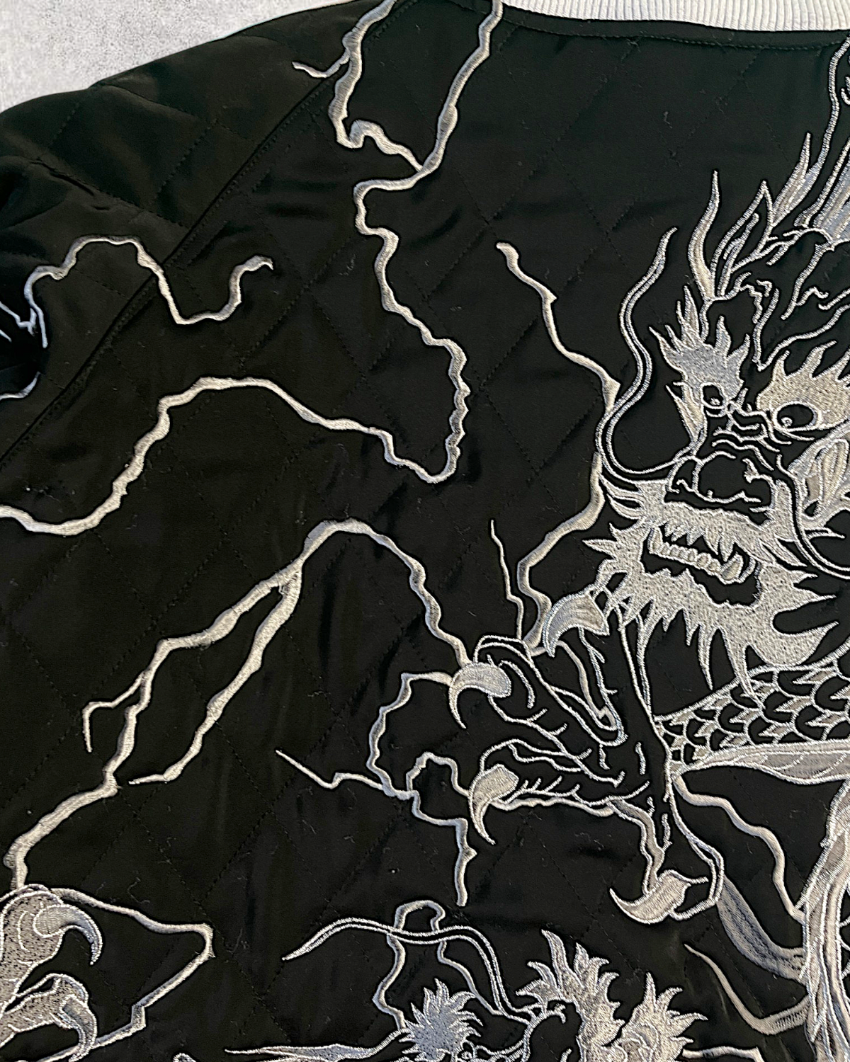 [XL] Japanese Dragon Embroidered Winter Sukajan Jacket – Black & White Quilted Bomber