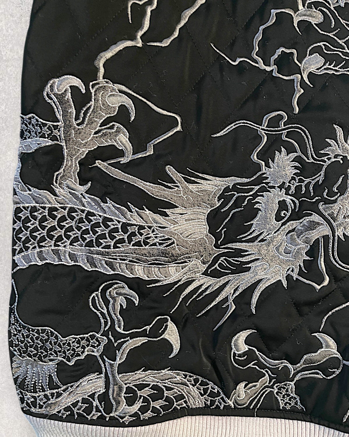 [XL] Japanese Dragon Embroidered Winter Sukajan Jacket – Black & White Quilted Bomber