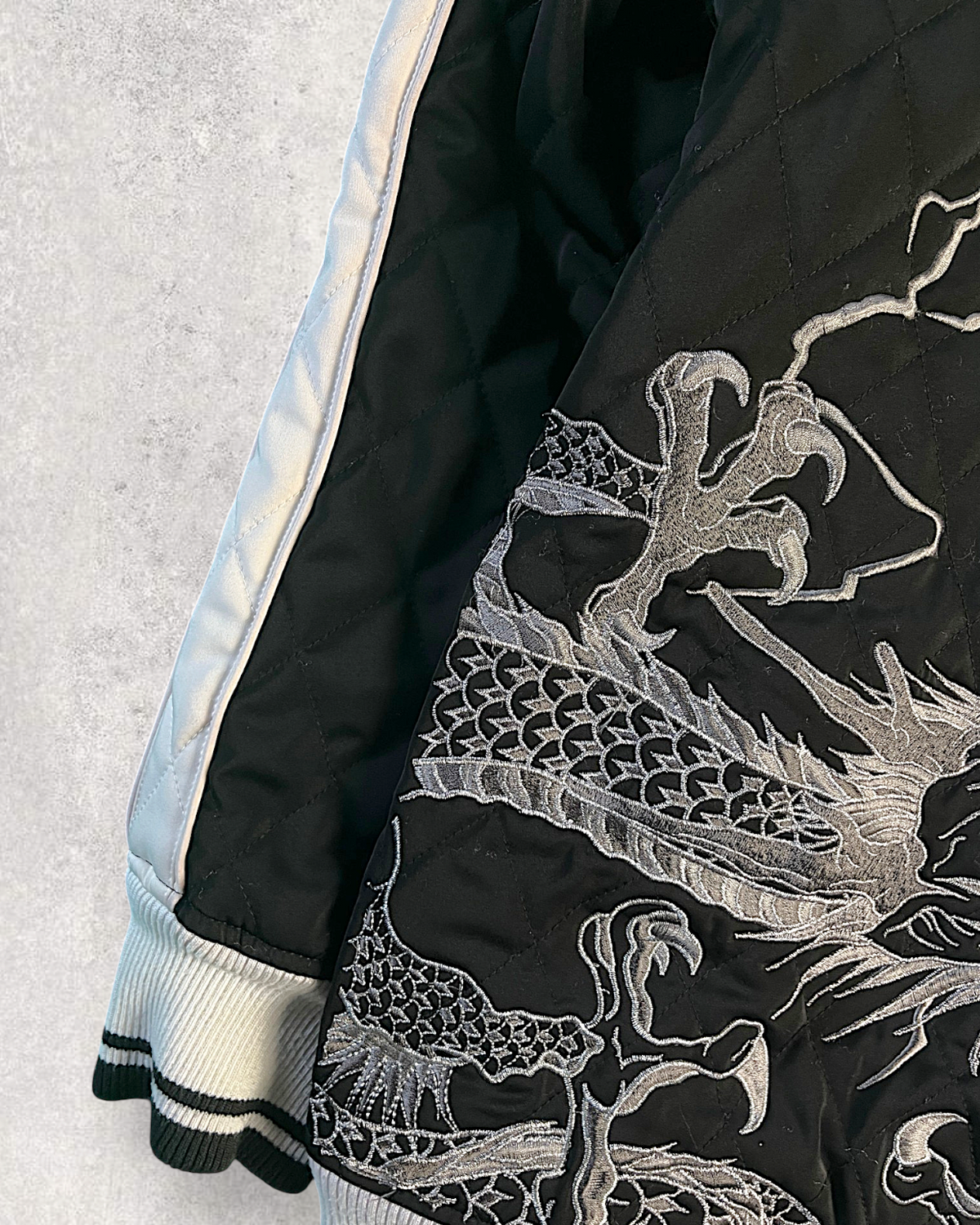[XL] Japanese Dragon Embroidered Winter Sukajan Jacket – Black & White Quilted Bomber