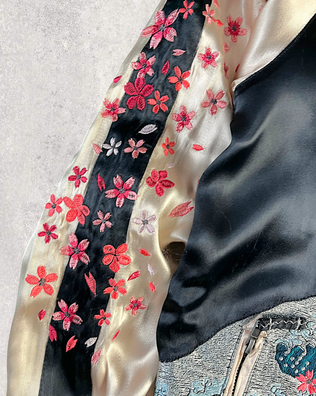 [L] Rare Vintage Miyabimusubi Reversible Sukajan Jacket – Sakura Koi Embroidery