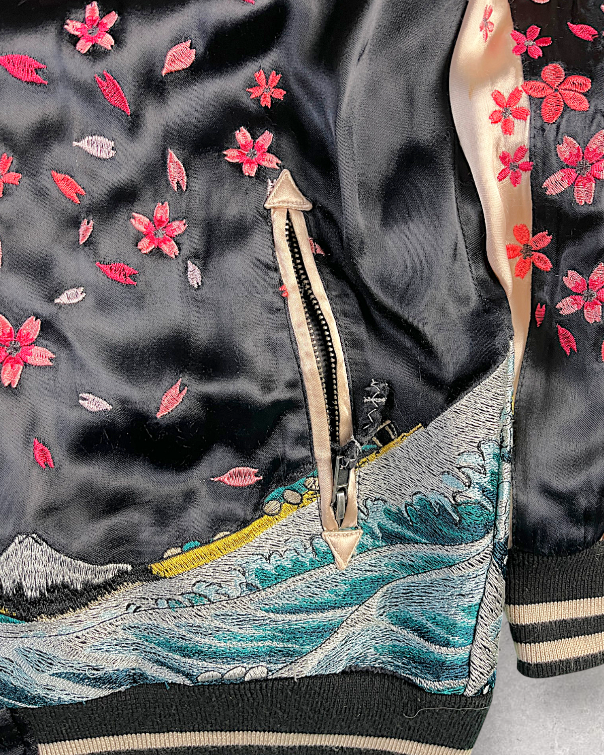 [L] Rare Vintage Miyabimusubi Reversible Sukajan Jacket – Sakura Koi Embroidery