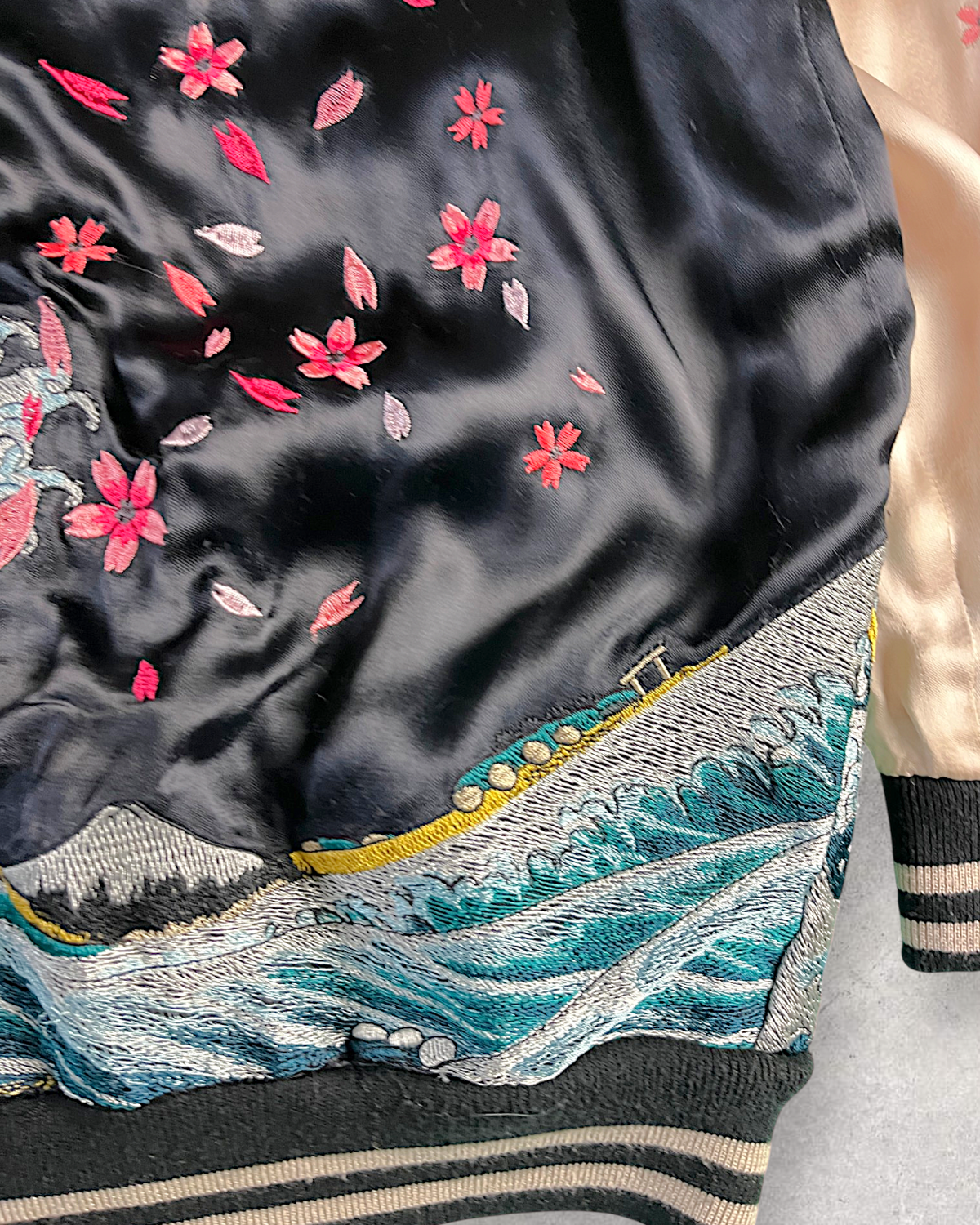 [L] Rare Vintage Miyabimusubi Reversible Sukajan Jacket – Sakura Koi Embroidery