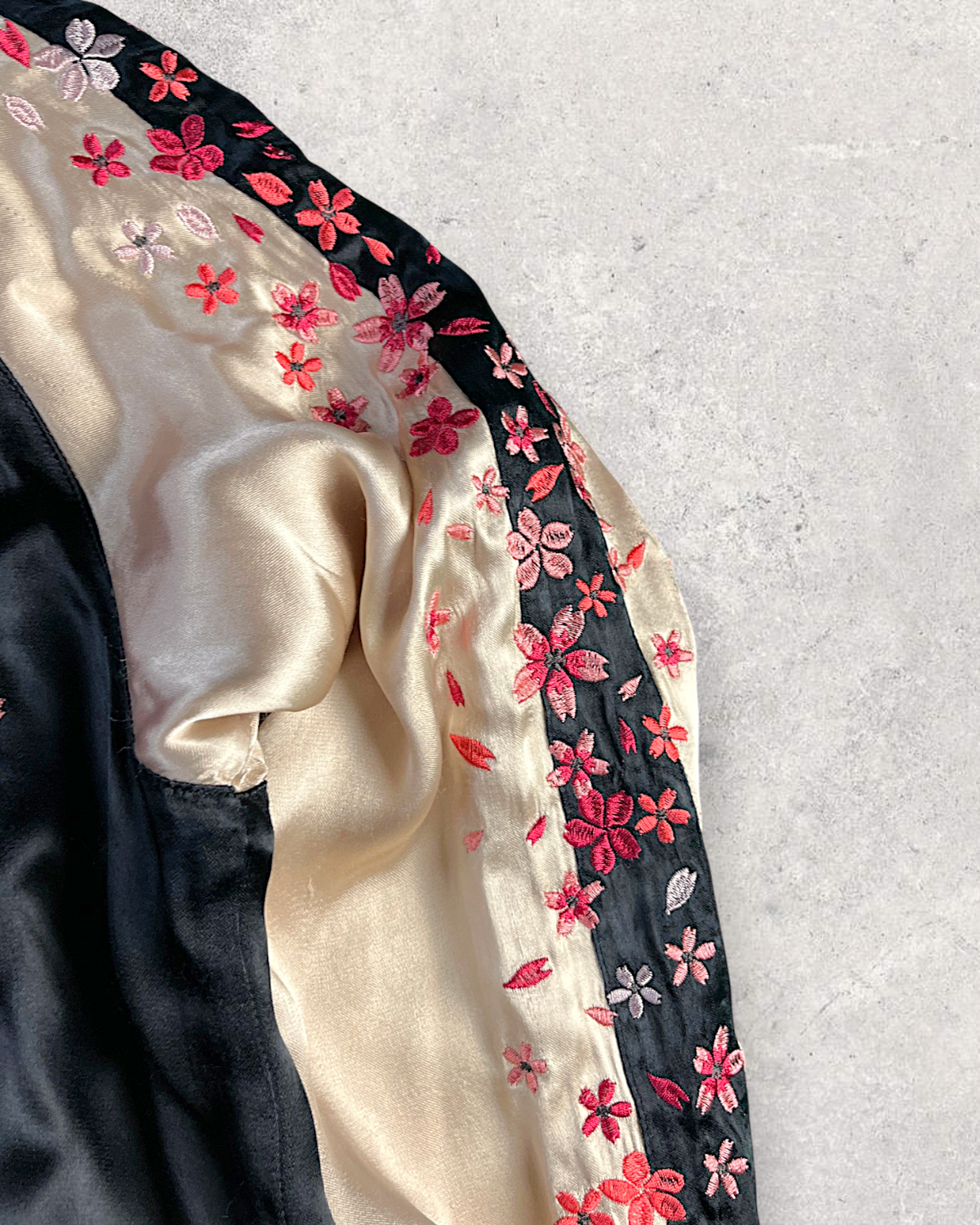 [L] Rare Vintage Miyabimusubi Reversible Sukajan Jacket – Sakura Koi Embroidery