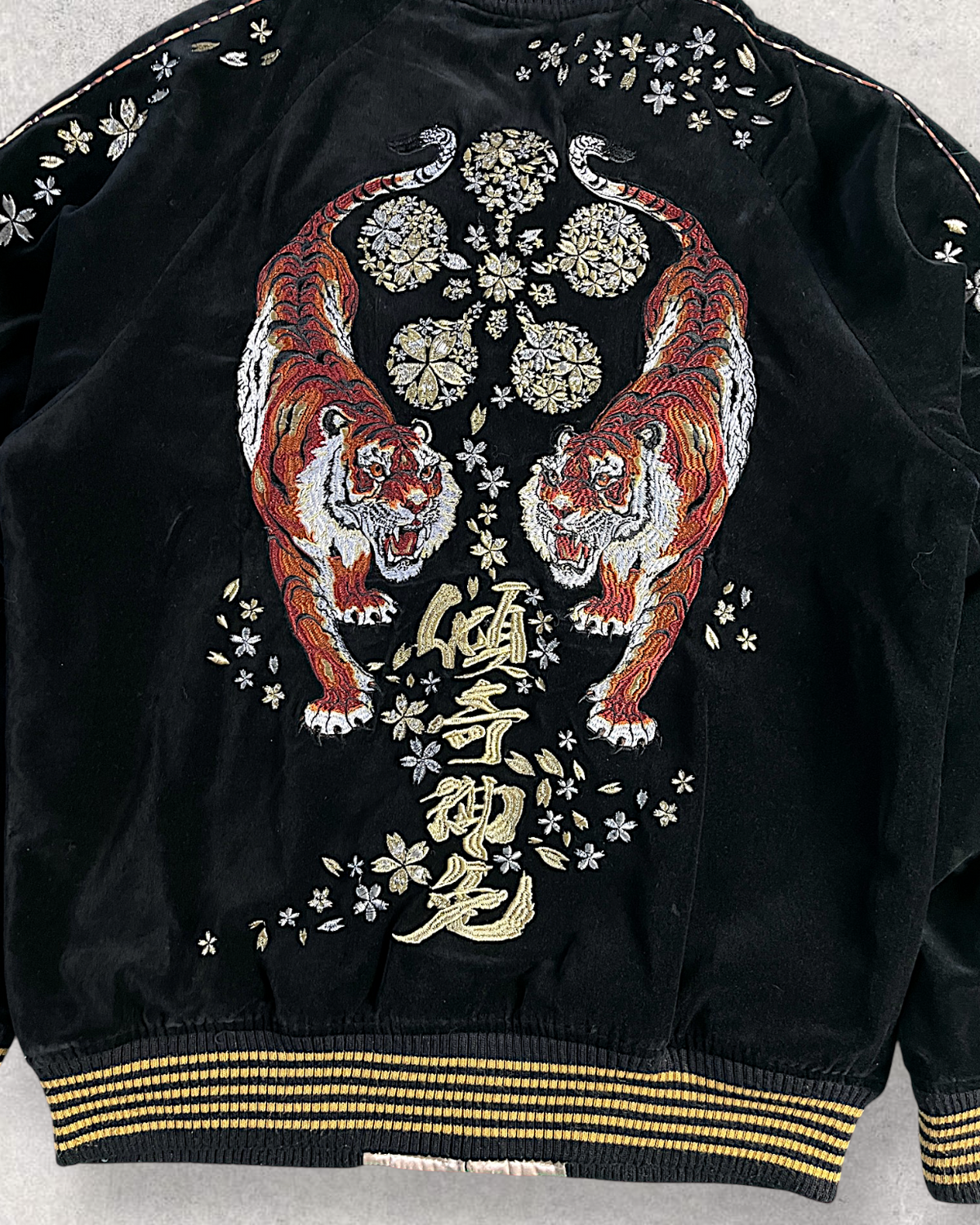 [L] Vintage Reversible Sukajan Jacket – Twin Tigers & Samurai Embroidery