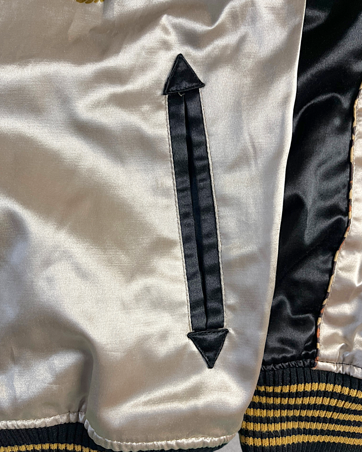 [L] Vintage Reversible Sukajan Jacket – Twin Tigers & Samurai Embroidery